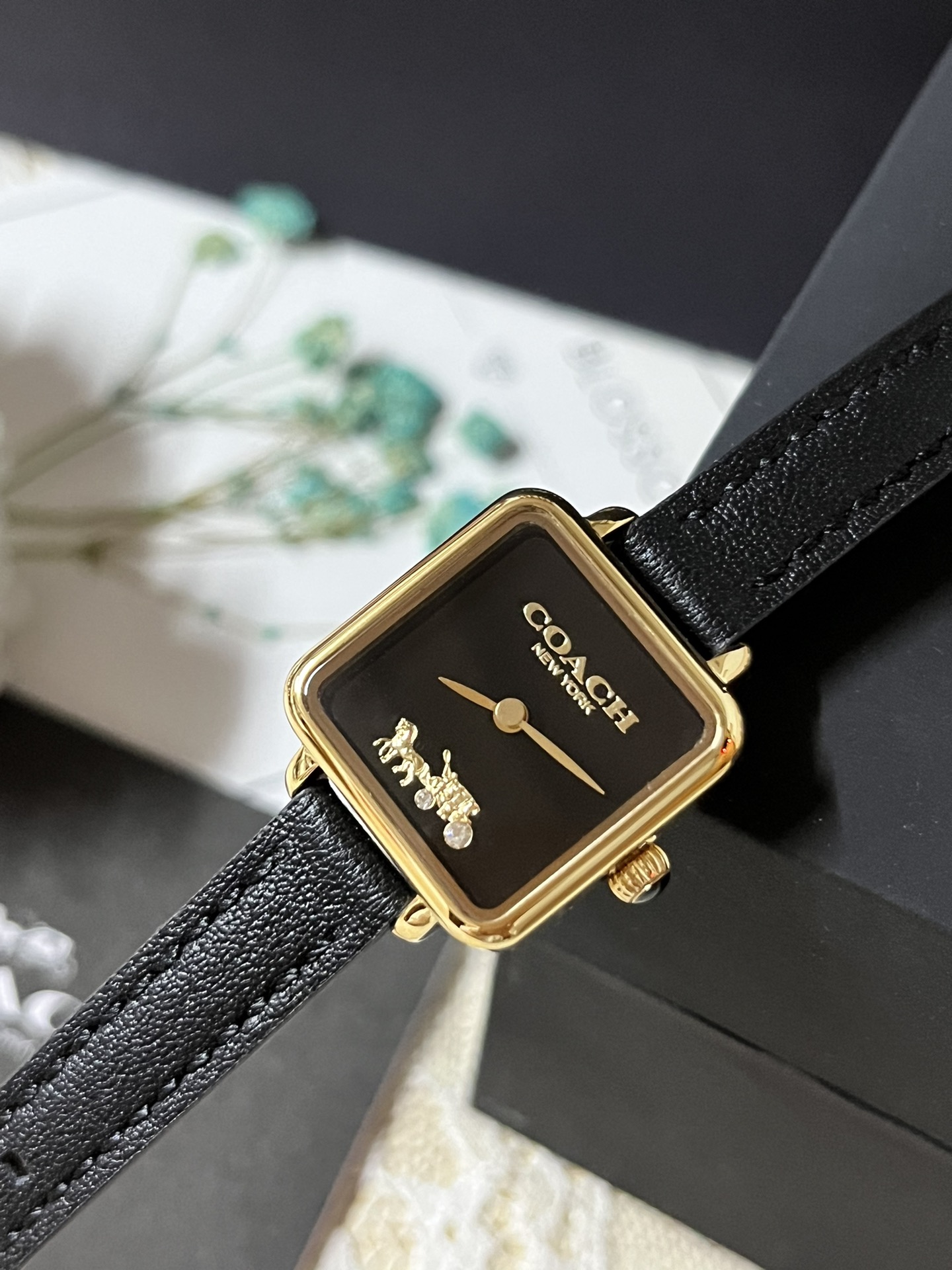 批💰180配盒
🔥🔥🔥请认准独家首发🔥🔥🔥COACH/蔻驰小方糖女士腕表。六色选择！专供走平台，支持任何方式验货！秒杀所有市场货！