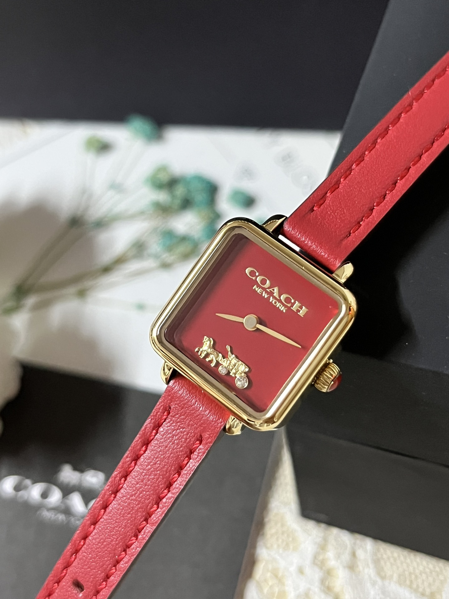 批💰180配盒
🔥🔥🔥请认准独家首发🔥🔥🔥COACH/蔻驰小方糖女士腕表。六色选择！专供走平台，支持任何方式验货！秒杀所有市场货！