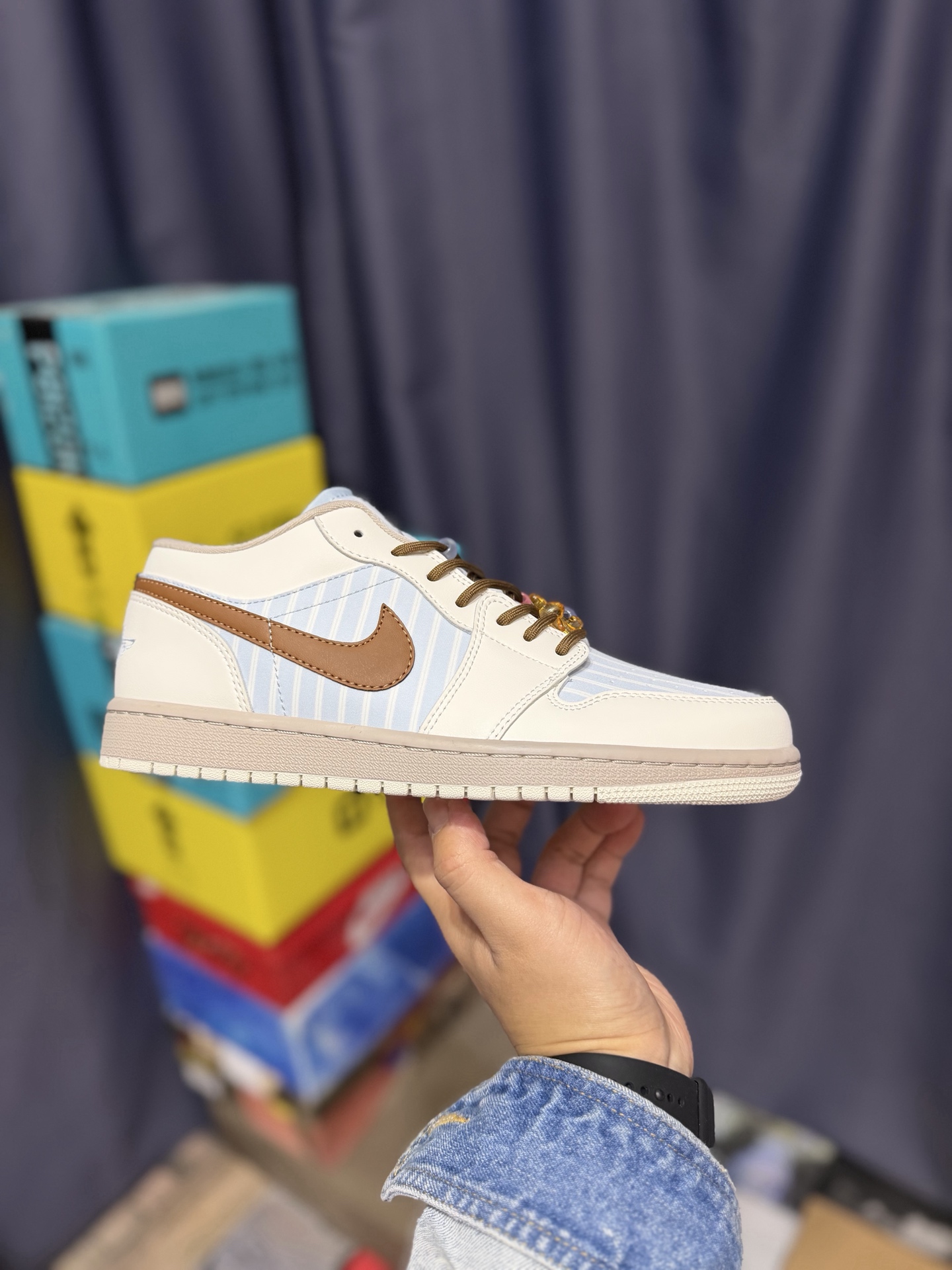 K版【公司级】 Air Jordan 1 Low 西装条纹 升级正确原装楦型开发纸版 ️ 中底注胶孔内置真Sole气垫 ️ 耐克Nike Air Jordan1 Low AJ低帮乔丹一代低帮经典复古文化休闲运动篮球鞋原鞋开模 拒绝公底 购置原厂同步原材料 都有细节还原98%原汁原味忠于原版 货号:IR7553-422