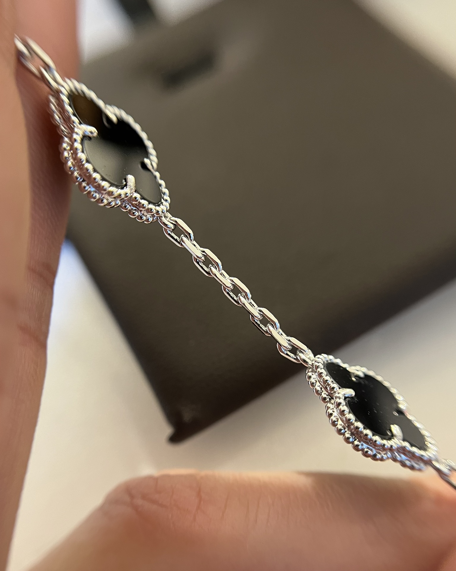 Van Cleef & Arpels vca 白金色