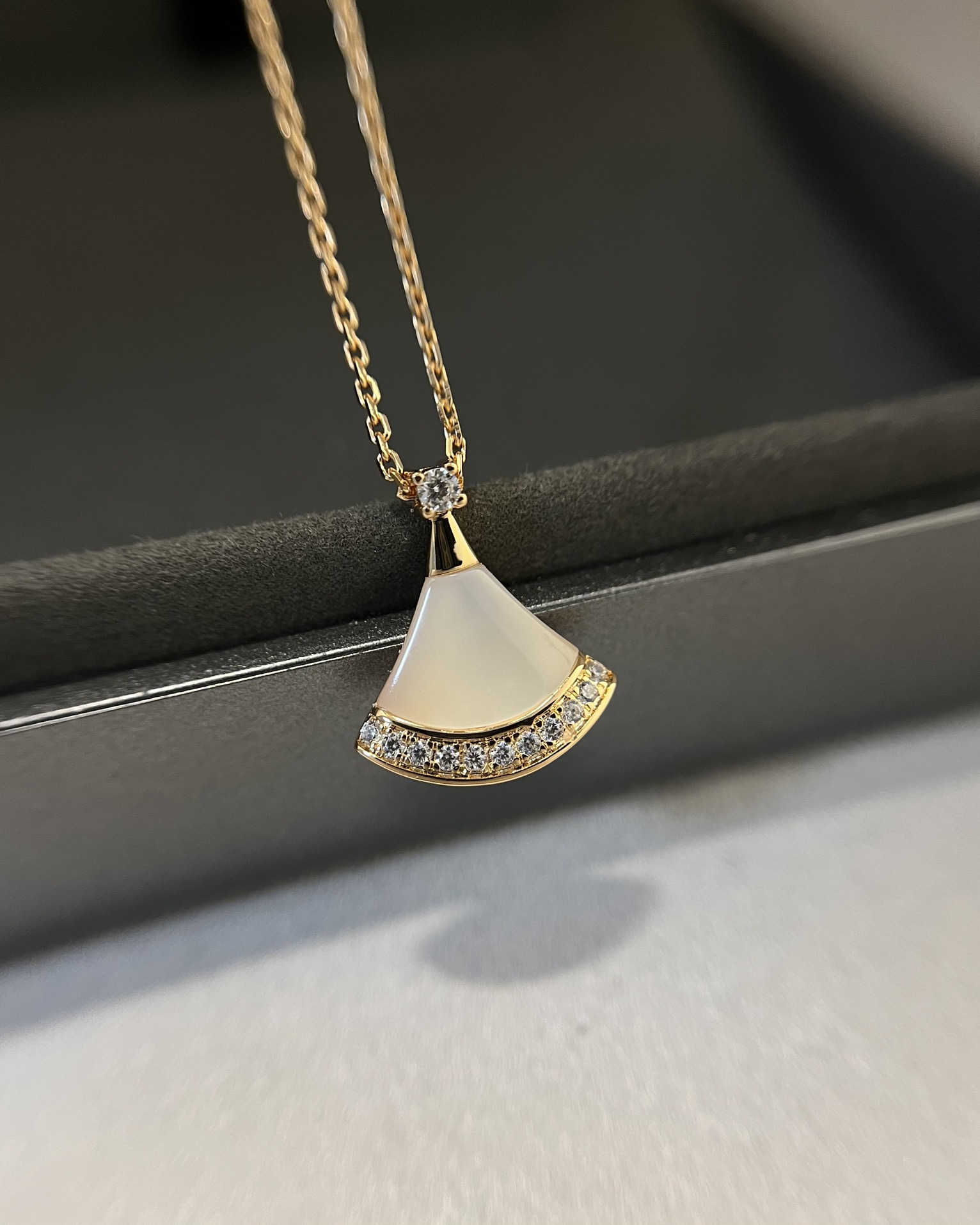 BVLGARI BVLGARI спружынны калье эксклюзіўная гальванічная тэхналогія 18K сапраўднае золата адчуванне-вышэйшая якасць