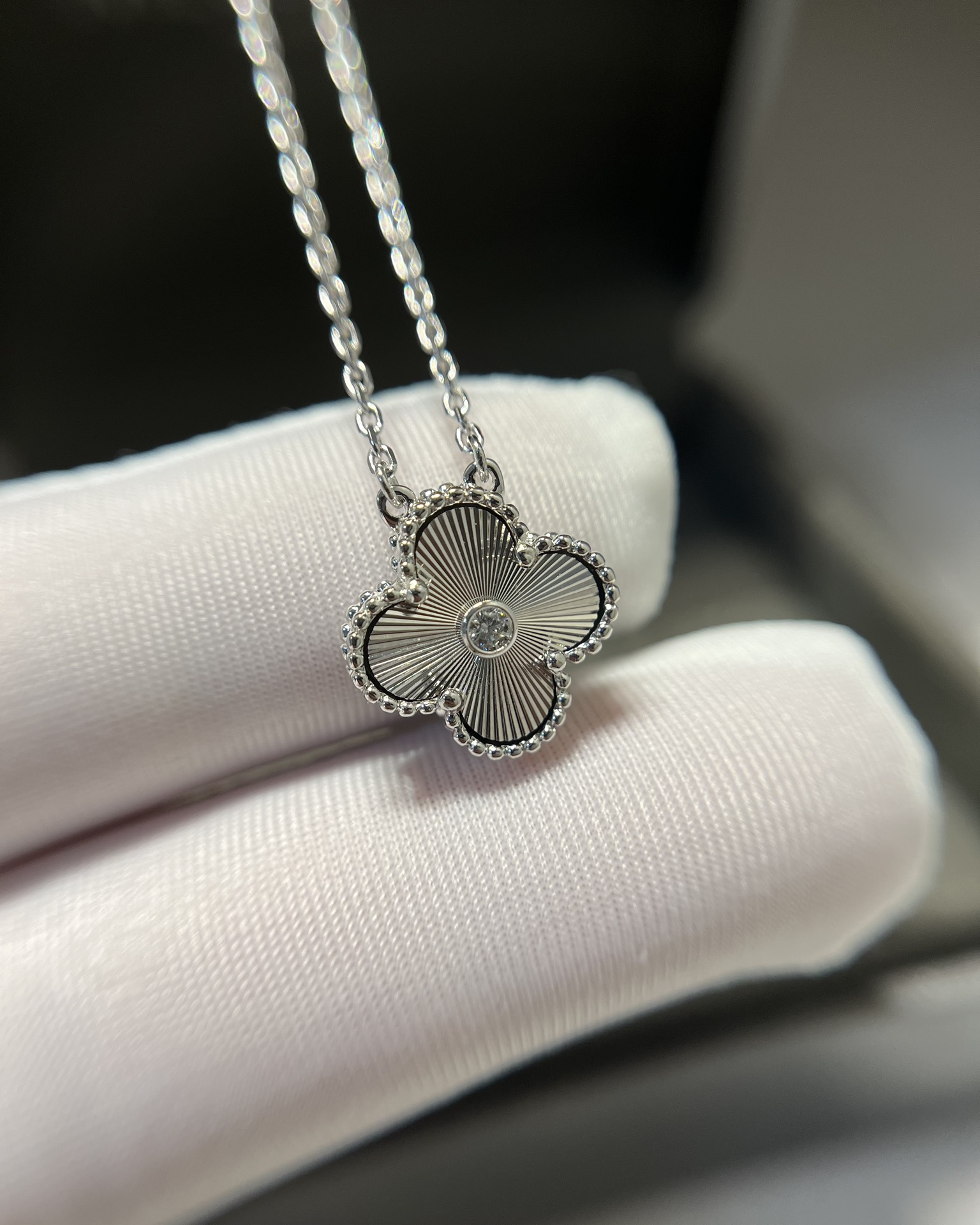 Van Cleef & Arpels vca 镭射镶钻四叶草项链 白金色