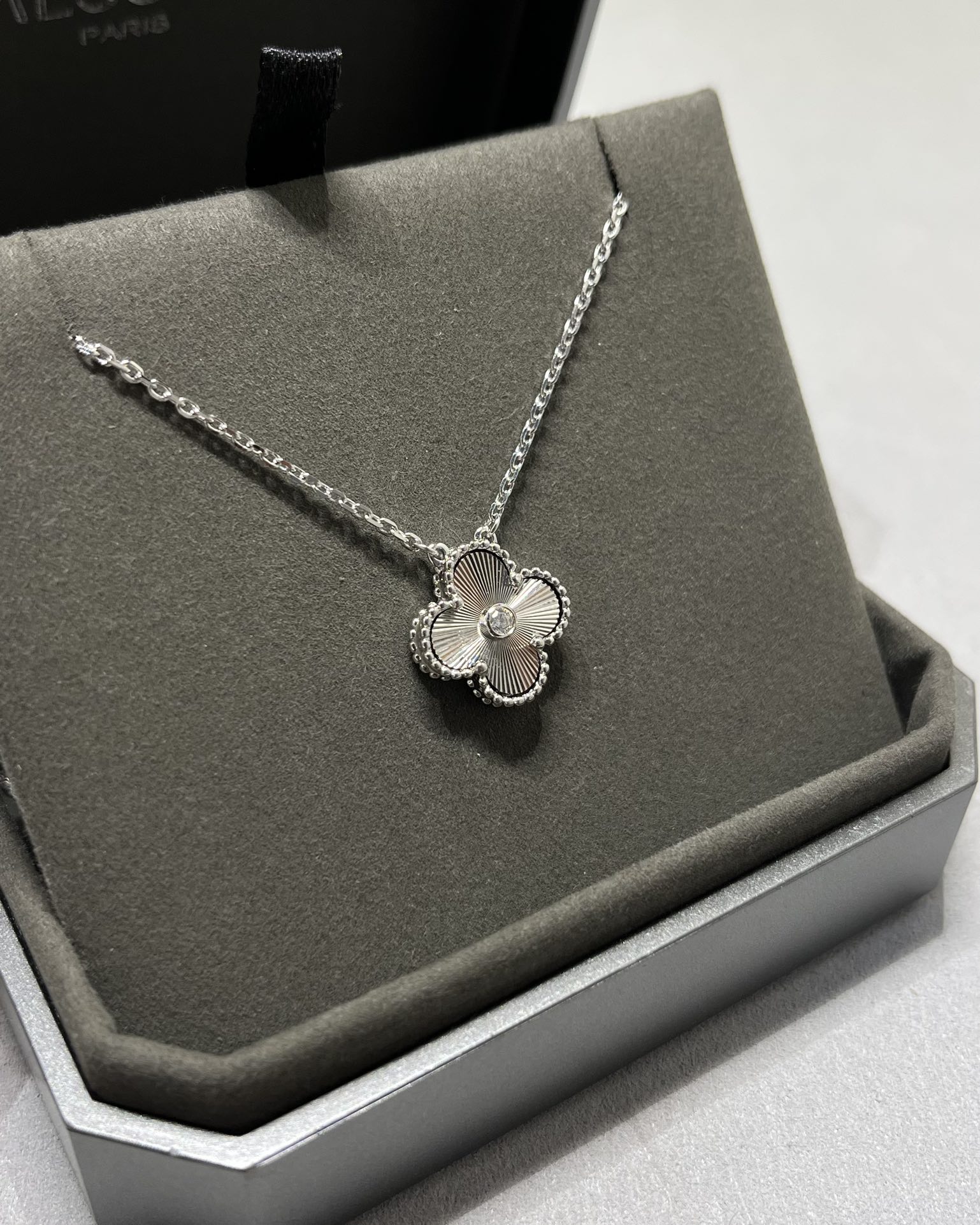 Van Cleef & Arpels vca 镭射镶钻四叶草项链 白金色
