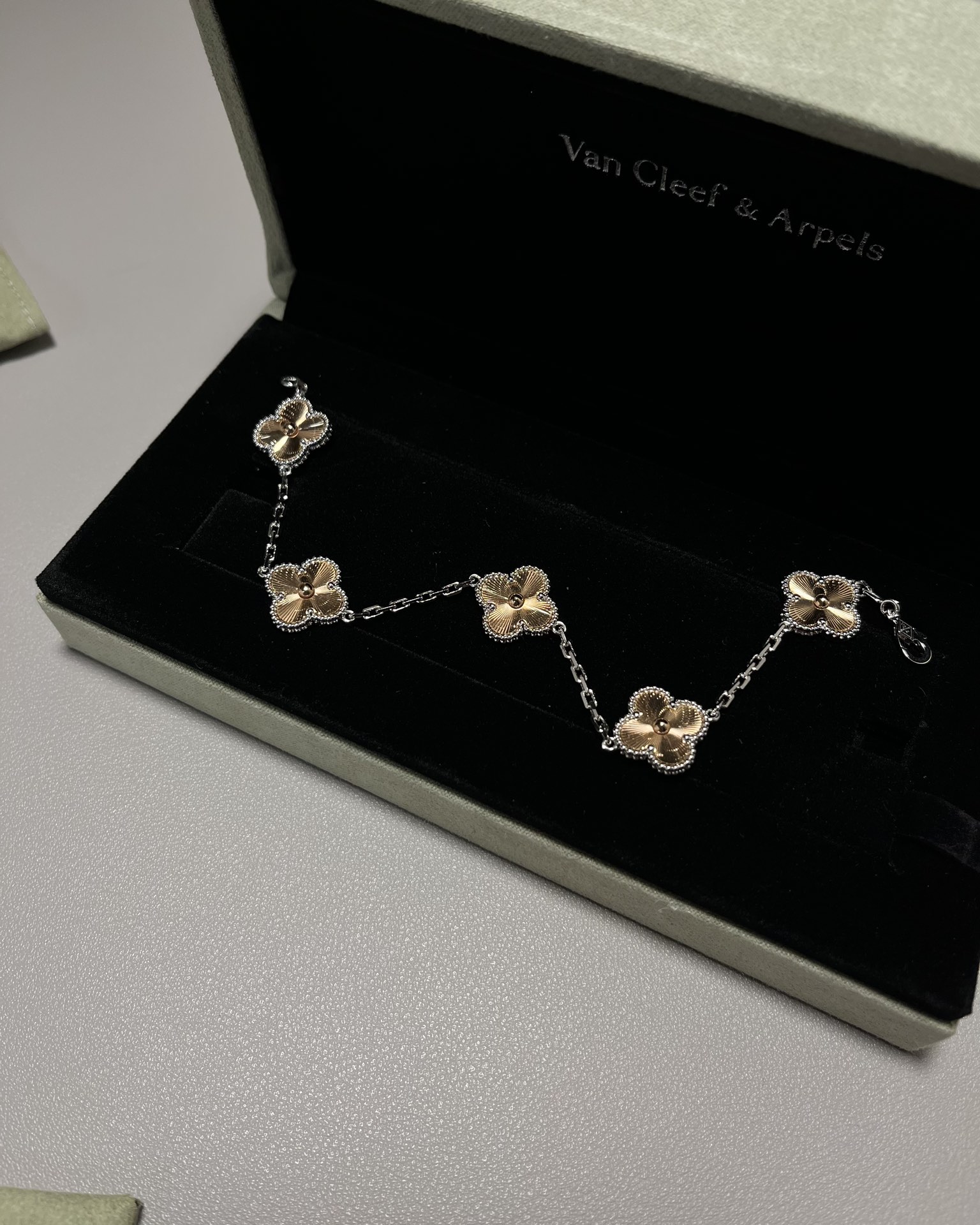 Van Cleef & Arpels vca 2024圣诞限量款 分金镭射五花手链