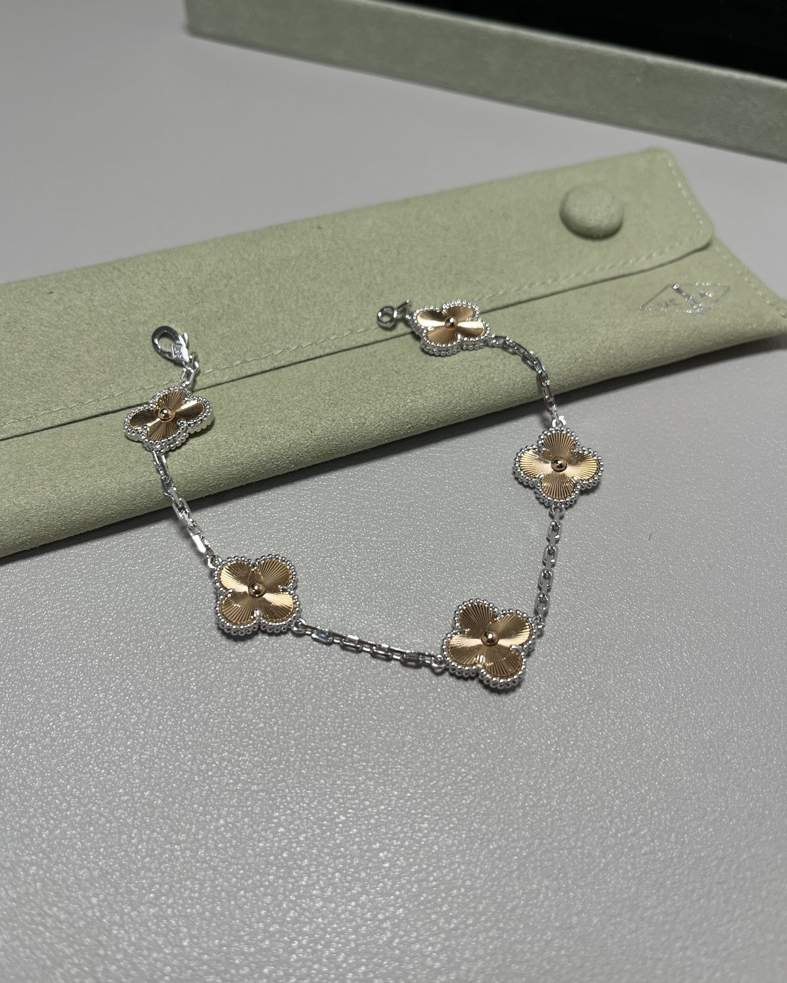 Van Cleef & Arpels vca 2024圣诞限量款 分金镭射五花手链