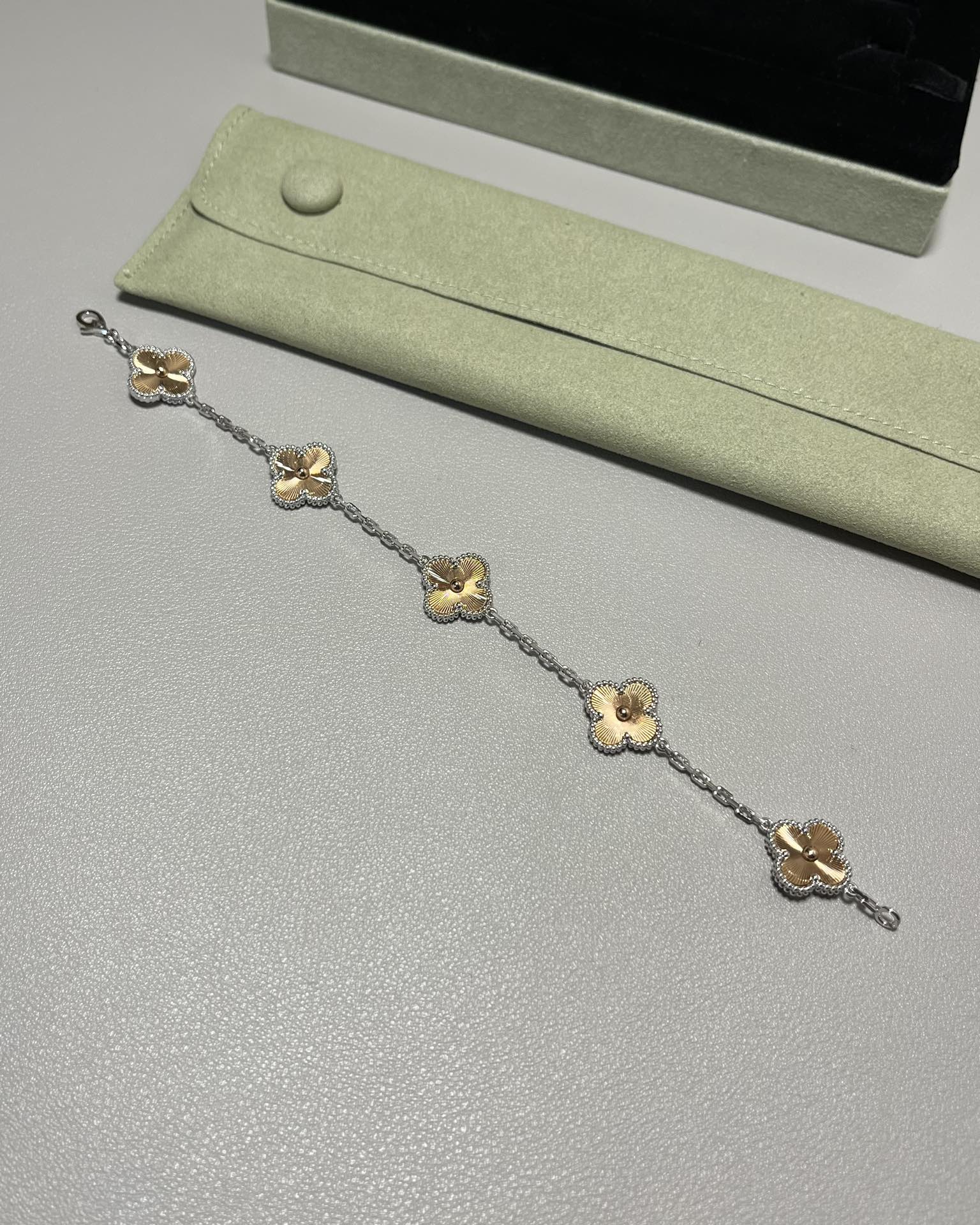 Van Cleef & Arpels vca 2024圣诞限量款 分金镭射五花手链