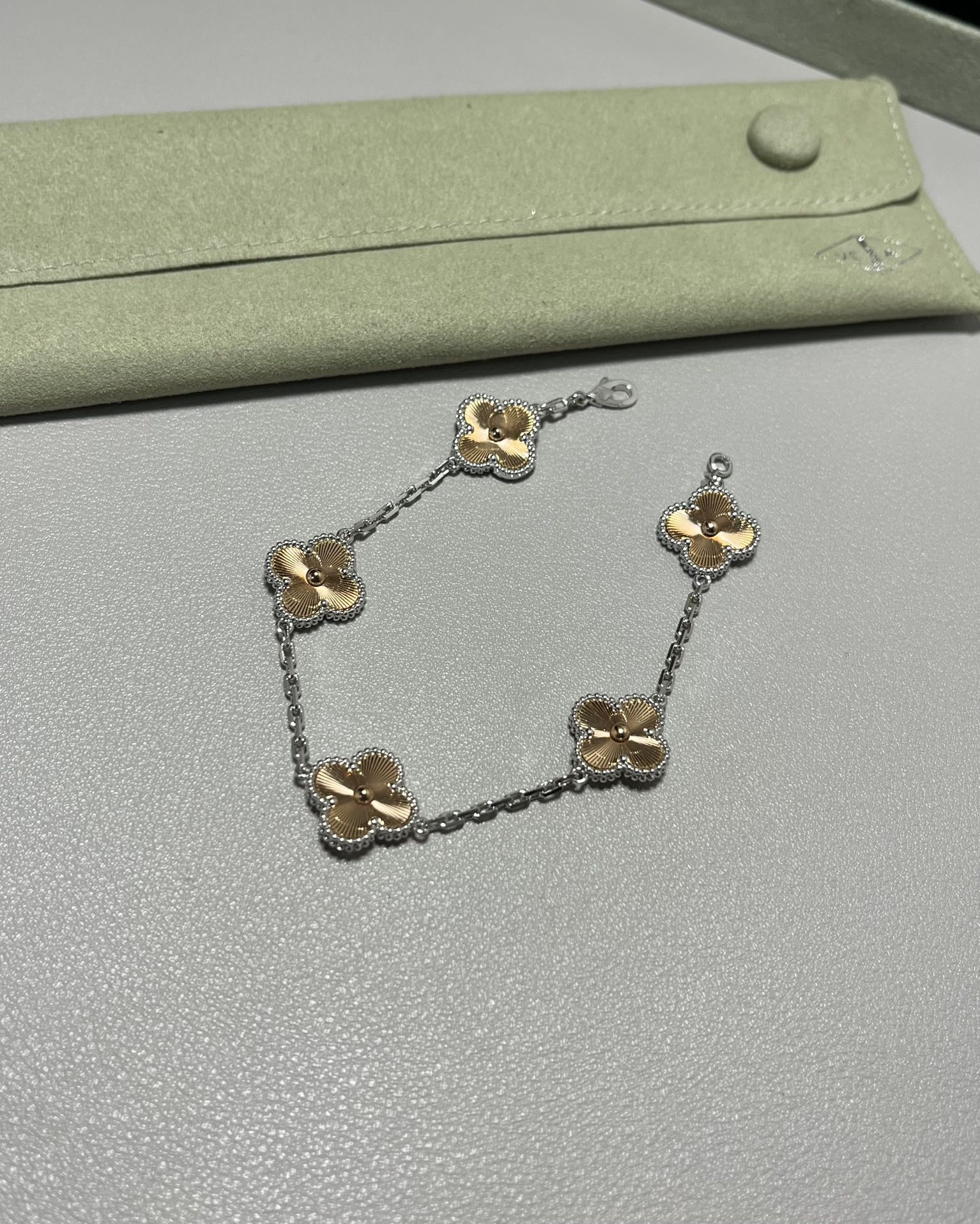 Van Cleef & Arpels vca 2024圣诞限量款 分金镭射五花手链
