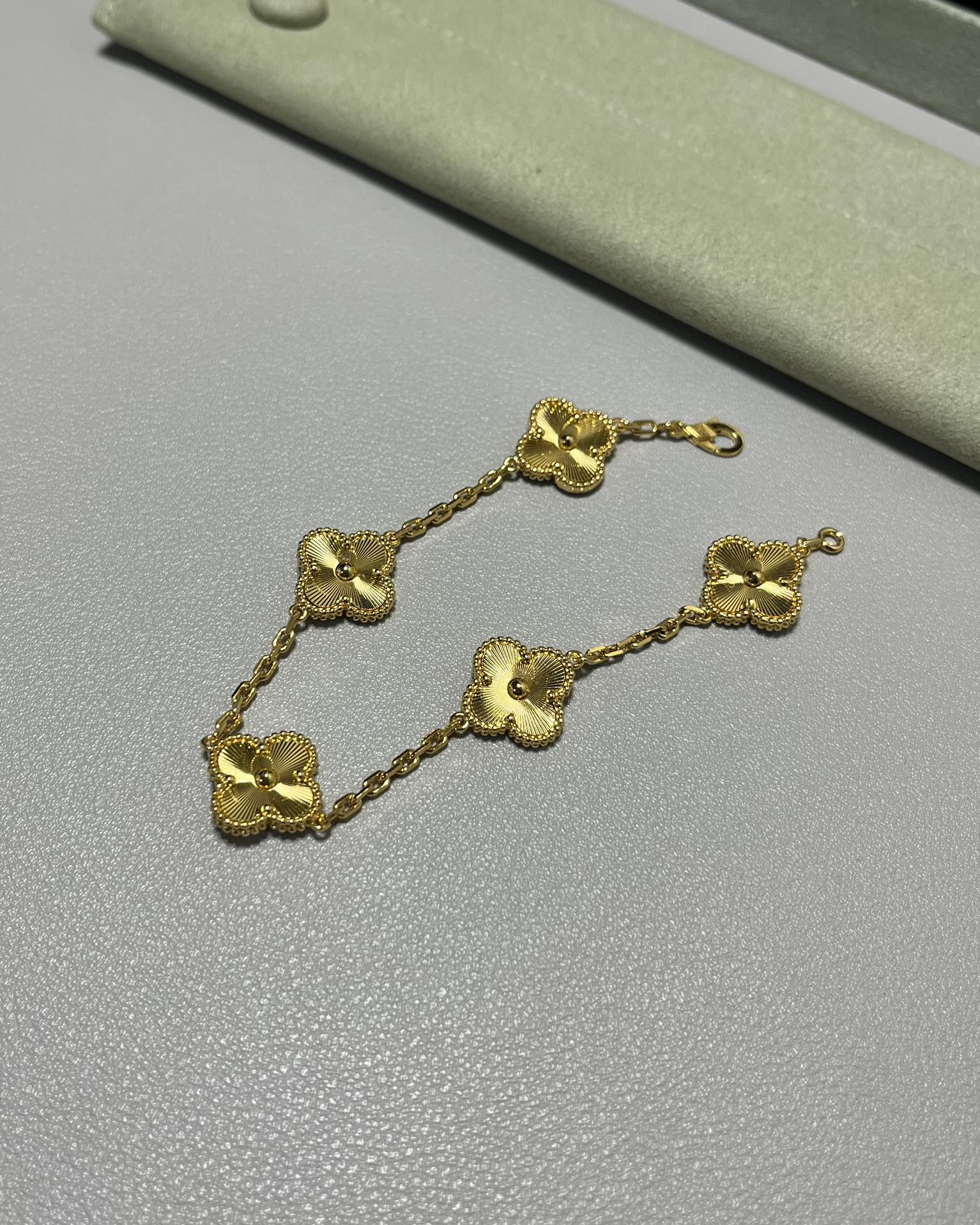 Van Cleef & Arpels vca镭射五花手链 黄金色