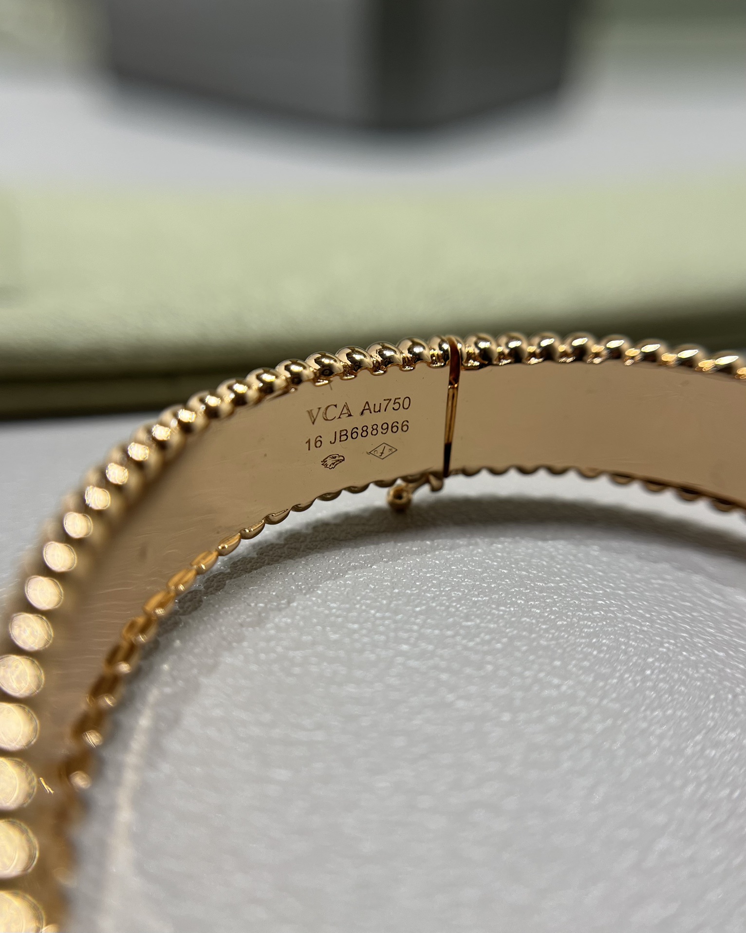 Van Cleef & Arpels 新款 vca perlee系列 宽版镶钻珠珠手镯