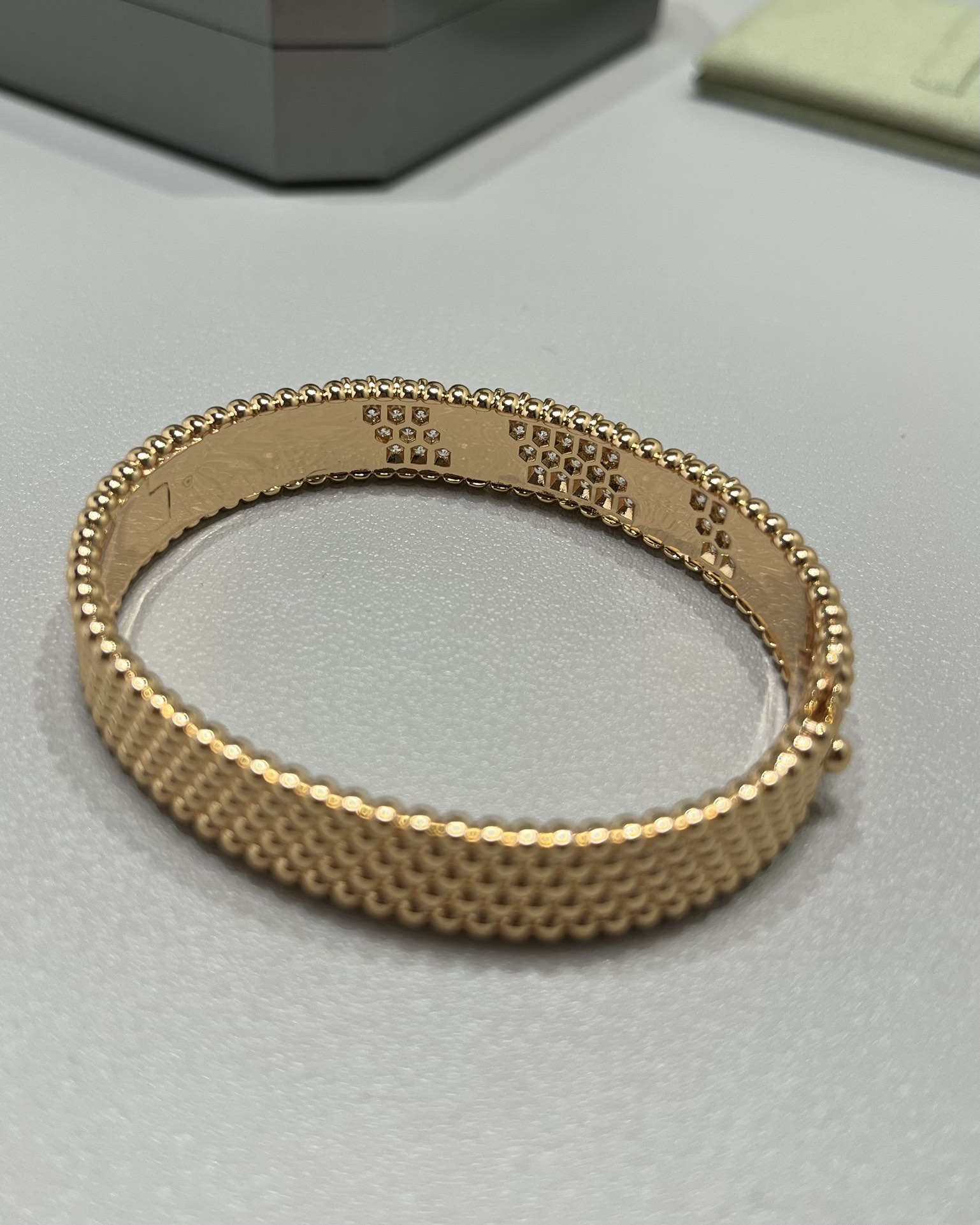 Van Cleef & Arpels 新款 vca perlee系列 宽版镶钻珠珠手镯