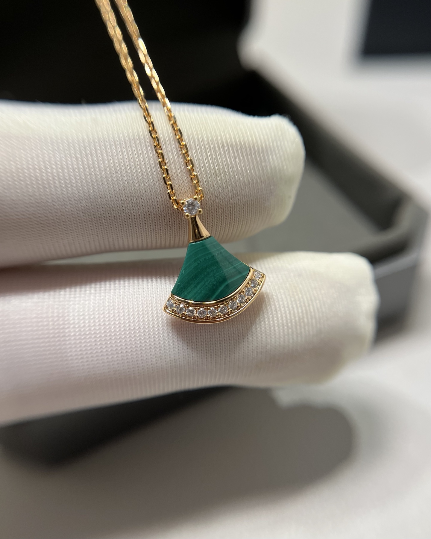 BVLGARI BVLGARI спружынны калье, эксклюзіўная гальванічная тэхналогія, тэкстура сапраўднага золата 18K — вышэйшая якасць