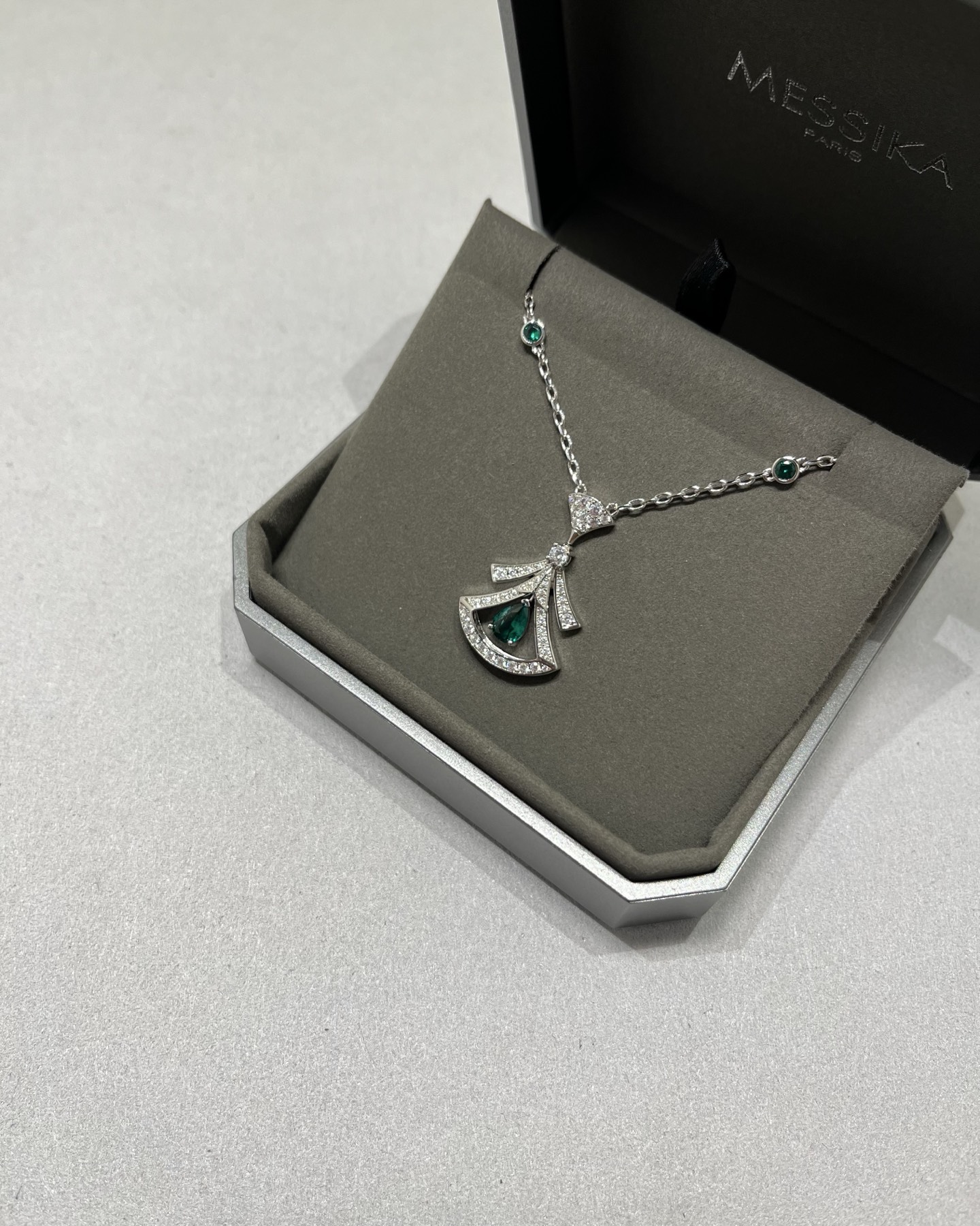 BVLGARI ブルガリ スプリング ネックレス 独自の電気メッキ加工 18K 本物の金の質感 - 最高品質