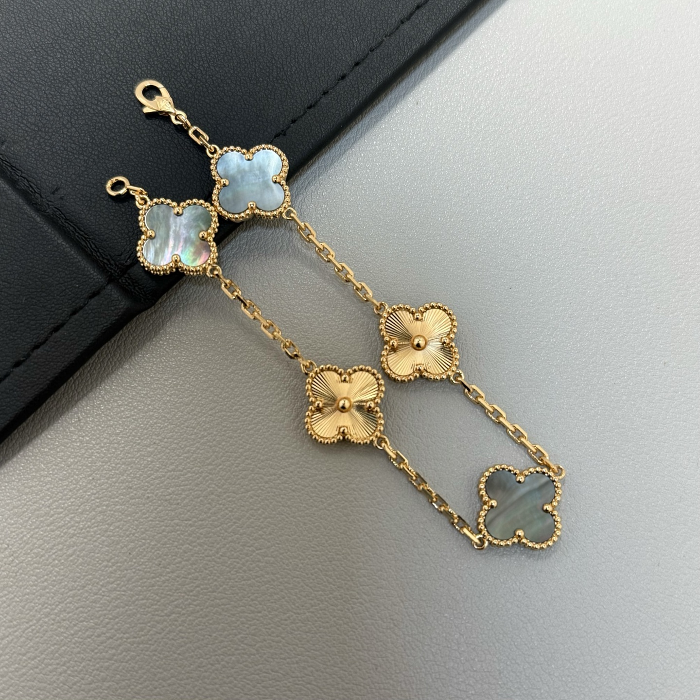 新配色 VCA 灰贝母 レーザー五花手链 玫瑰金色