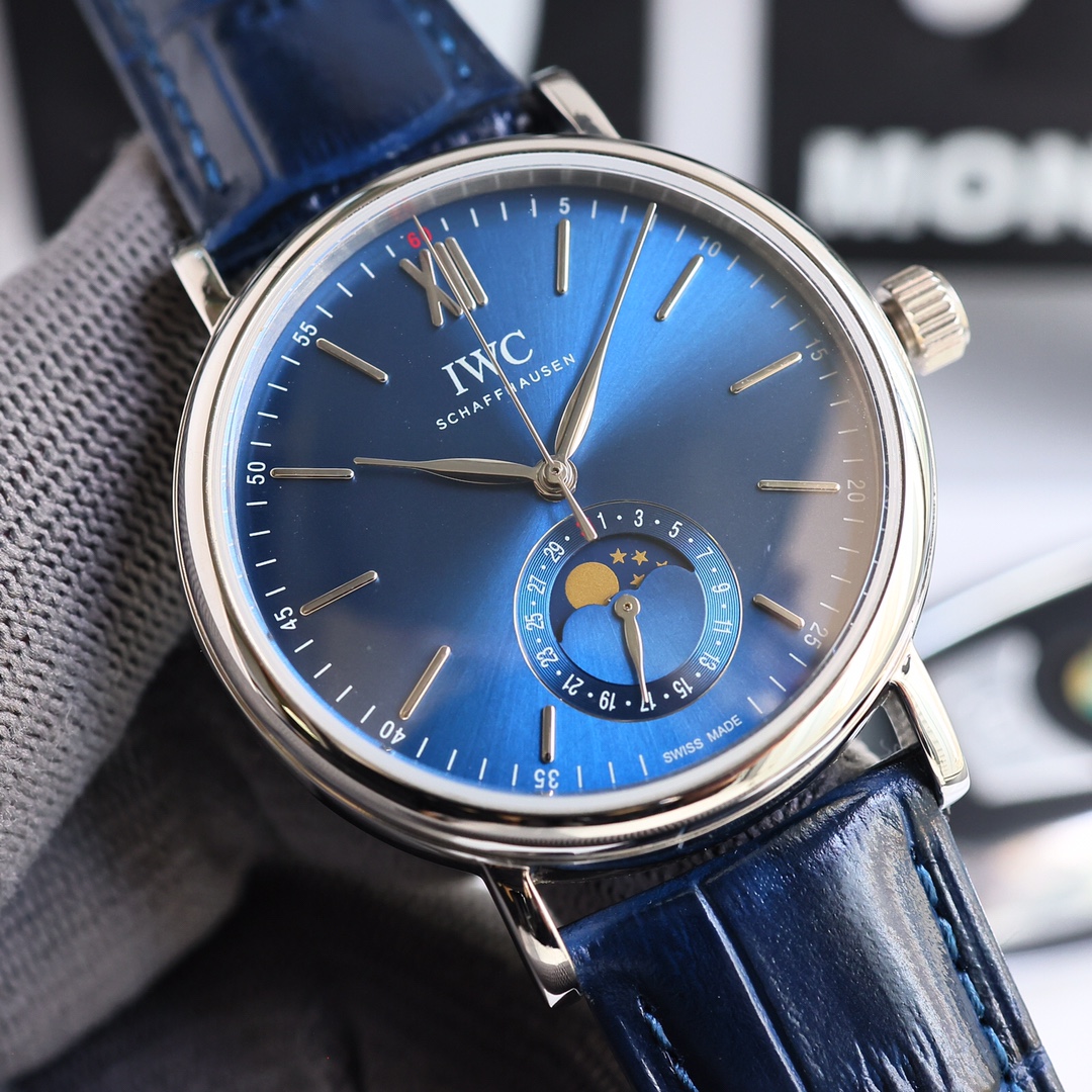 NO:394115,New Betaofino series watches, pointer-type date watch [celebrating], Moon phase series. Men's watch, equipped with precise Swiss ETA2824-10 movement (6-character real calendar and 24-hour sun, moon and star function) 39mm diameter, 316 stainless steel case, wear-resistant and scratch-resistant sapphire glass, original quality pin buckle, super waterproof function, paired with Italian cowhide to make the wrist fit and comfortable!  It fully reflects the purest tradition of the high-end watchmaking industry!  Suitable for all kinds of business occasions, simple, refined and elegant!  , iwc,cowhide19860909新品柏涛菲诺系列腕表,指针式日期腕表[庆祝],万国月相系列.男士腕表,搭载精准瑞士ETA2824-10机芯（6字位真日历与24小时日月星辰功能）39mm表径,316精钢表壳,耐磨抗刮蓝宝石玻璃,原装品质针扣,具备超强防水功能,搭配意大利牛皮让手腕更贴合舒适！充分体现了高级制表业最纯粹的传统！适合各种商务场合,简敛精致不失优雅！,,iwc,cowhide,Watch