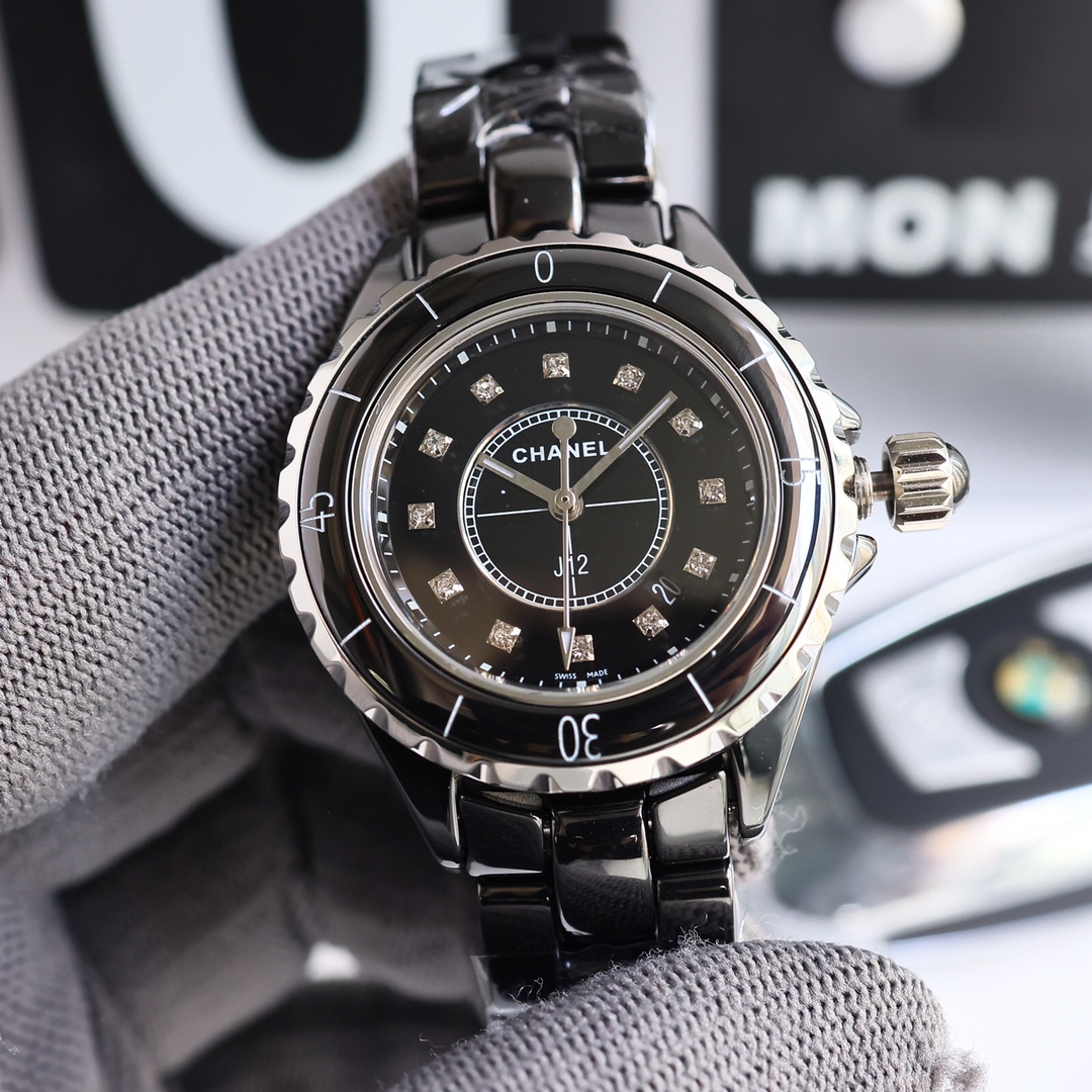 NO:149057,CHANEL Chanel J12 series, watch diameter ~ 33mm!  Imported Swiss original counter movement of the same model (zero fault) real drill original movement!  High-tech precision ceramics with stainless steel screw-in crown, sapphire glass mirror, natural fritillar on the dial, can present a different aesthetic at different light angles, 12 natural diamond hour markers, size 33mm, triple folding stainless steel buckle, waterproof rice. The key point is that its original movement is really hard to come back from abroad!  !  Get the original channel J12. Not only the case, but also the movement is original. It is not a fashion watch that pursues fashion, but a professionalism that combines precision design, traditional watchmaking craftsmanship and classic aesthetics. What impressed me was not only its elegant and simple lines, pure and timeless tones, but also her perfect pursuit of every detail!  Dissatisfied support for return and exchange, lifetime warranty, chanel, chanel19860909CHANEL 香奈儿J12系列,表径～33mm！进口瑞士原装专柜同型号机芯（零故障）真钻原装机芯！高科技精密陶瓷搭配精钢旋入式表冠, 蓝宝石玻璃镜面,表盘天然贝母 不同光线角度下可以呈现不一样的美感,12颗天然钻石时标,尺寸33mm,三重折叠式精钢表扣 防水米.重点是它的原装机芯要从国外弄回国真的来之不易！！拿到原厂渠道J12 不只是表壳 连机芯也是原装的 它不是一款追逐流行的时装表,而是融合精密设计,传统制表工艺和经典审美的专业,打动我的,不仅是它优雅而简洁的线条,纯粹而隽永的色调,更是她对于每一处细节的完美追求！不满意支持退换,终身保修,,chanel,chanel,Watch