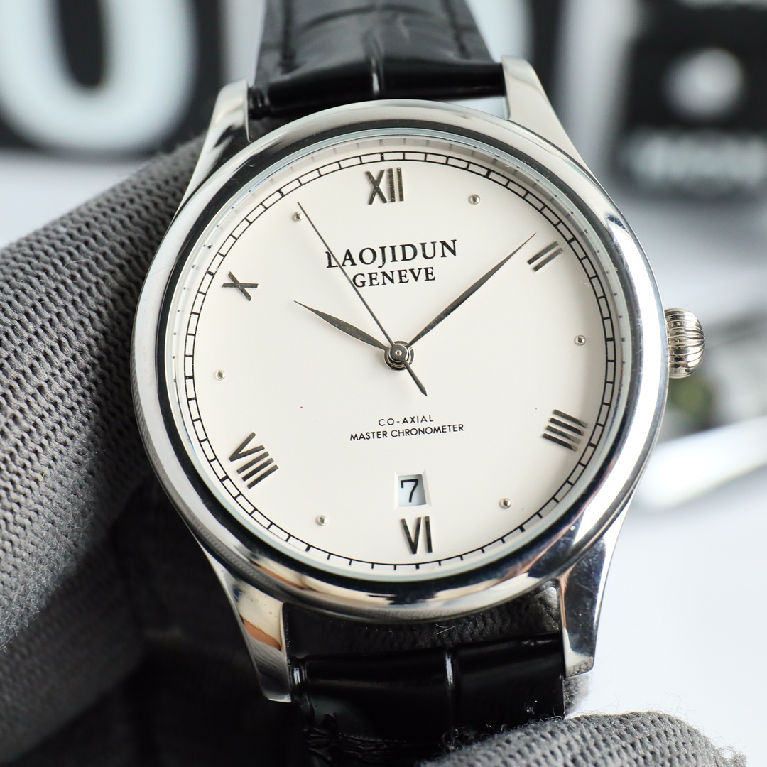 NO:389145,The latest popular products of the unified price (no concessions) are the main products of the Laogaton [LAOJIDUN] men's watch adopts a unique dial design. The more luxurious Laogaton is matched with. When you first meet Laogaton, you will be looking forward to one day to have it. If you wear Laogaton, you will be smooth sailing and will be developed. You deserve it. Welcome to comment!  !  The movement is matched with the new imported Citizen (zero rework) Size 40 Mirror sapphire glass never scratched Material 316L stainless steel case Power reserve 48 hours Waterproof depth 100 meters Italian calf belt, original pin buckle!  ,,cowhide19860909统一价 (无让利 )最新爆款主推 劳茄顿【LAOJIDUN】男士腕表 采用独特的表盘设计 搭配而来的是更高档奢华的劳茄顿, 初识劳茄顿必憧憬有朝一日能拥有它,戴上劳茄顿必顺风顺水必发达,你值得拥有,欢迎评鉴！！ 机芯搭配全新进口西铁城（零返修） 尺寸40 镜面蓝宝石玻璃永不刮花 材质316L精钢表壳 动力储存48小时 防水深度100米 意大利小牛皮带,原装针扣！,,cowhide,Watch