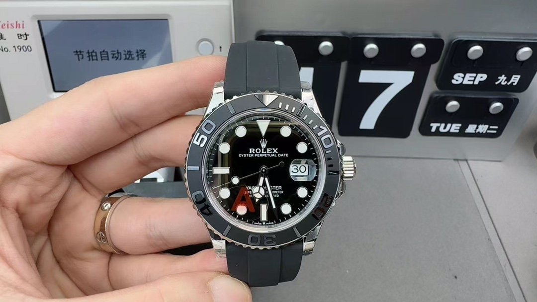 NO:157015,Popular styles, custom styles for rich gold, gold styles, Rolex V3 version, three-code in one, with NFC, VS Factory latest VS factory Rolex ROLEX Yacht master V3 counterweight version, the only weight version, non-market low-end goods light and flutter, wrong version, V3 version weighs up to tens of grams, high-end, generous and upscale, three-code in one, with NFC sensing card, size 42mm series, matched with a positive all-in-one machine, counter-adjust hour hand, and calendar supports forward and reverse adjustment!  Window distance pair!  ①Exclusive customized integrated movement movement, kinetic energy storage up to 72 hours, stable and reliable quality; guaranteed quality) ②The case size and thickness are consistent in the original (the market version is fake at a glance); ③The literal top-notch Swiss ice blue luminous, delicate shading, color-to-version; super strong moonlight. The king of the night!  ④ Glass sapphire glass with a 2.5x magnifying glass effect, transparent glass; clearer font. ⑤ Watch strap Fluoroelastic strap, each strap perfectly matches the lugs, giving the wrist the highest comfort; Benefits [you can get a pair of original natural rubber straps when placing an order], must be fine, every ultimate detail is the sincerity of VS factory's craftsmanship development; first-class workmanship, identify the unique watch code of VS factory: 8G621688, watch buckle: number, 1PD, three-code in one, with NFC, unique design. Quality assurance, V3 high-quality, high-end products!  Weight is pictures and truth, we can see that the watch is as high as dog, comfortable to wear, best luxury recommendation for gifts, please identify VS factory, exclusive quality, Rolex, gold19860909热门款式,土豪金定制款式,黄金款式,劳力士 V3版本,三码合一,附带NFC,VS Factory最新VS厂 劳力士 ROLEX 游艇名仕型V3配重版本,唯一对版重量版本,非市场低端货轻飘飘,不对版,V3版本重量高达多克,高档大方上档次,三码合一,附带NFC感应卡,尺寸42mm系列, 搭配正一体机,逆调时针,日历支持正反调节！窗距离对版！①独家定制一体机机芯,动能储存高达72小时,品质稳定可靠；质量保证）②表壳尺寸厚度原装一致（市场版本一眼假）; ③字面顶级瑞士冰蓝色夜光,底纹细腻,颜色对版;超强月光.黑夜的王者！ ④玻璃蓝宝石玻璃搭配2.5倍放大镜效果,玻璃通透；字体更清晰. ⑤表带氟橡胶表带,每条表带与表耳完美契合,给予手腕最高舒适度； 福利【下单可以获赠原天然橡胶表带一副】,必然精品,每一个极致的细节都是VS厂匠心开发的诚意；一流做工,认准VS厂独特腕表编码:8G621688, 腕表扣:号,1PD,三码合一,附带NFC,独特设计.品质保证,V3高品质,高端产品！重量有图有真相,认准腕表重量高达多克,佩戴感受舒适,送礼最佳奢华推荐 请认准VS厂,独家品质,,rolex,gold,Watch