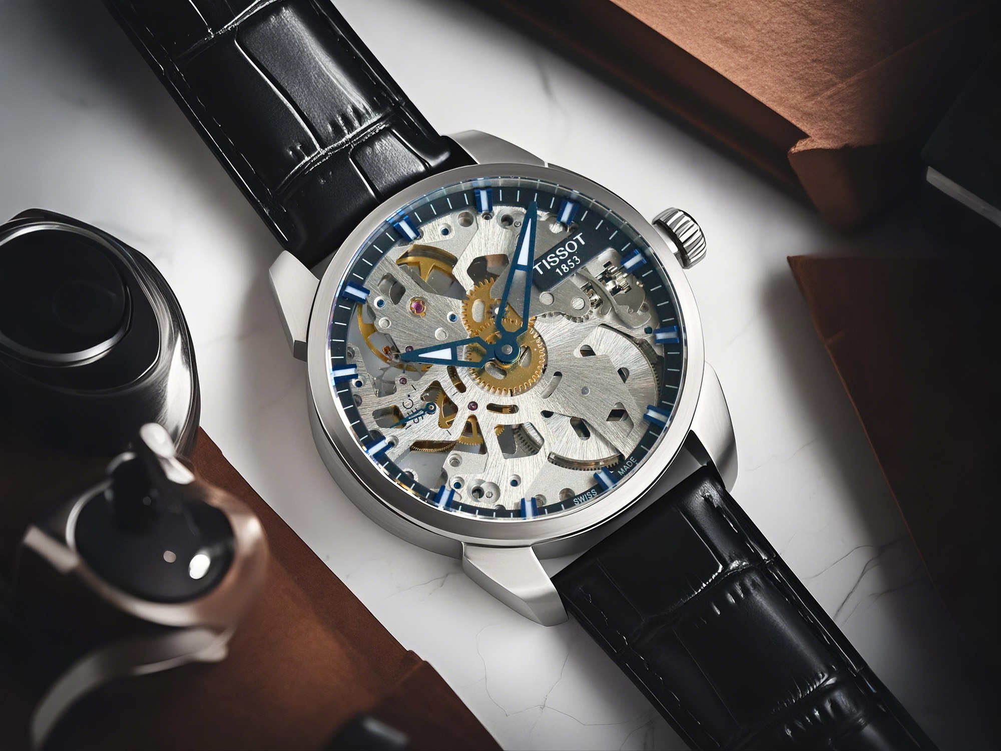 NO:157119,TW Taiwan Factory Tissot Tianjiang Hollow Series V3 Version  Improve the radial pattern of the movement, improve the color of the deck coating, and add 6497ETA steel stamp. Custom-made imported 6497 shock absorber gap version, which is 100% replicated. The product can see five lines like car spokes diverging from the center of the dial, and it is like a beautiful windmill. Every tiny detail design of this hollow watch conveys a unique design beauty. The hands and scales are elegant blue.  The color is very compatible with the hollow movement, making it clearer, convenient and fun to read. The watch case is made of tough 316L stainless steel, and the surface is brushed to present a moving texture. The watch diameter is 43 mm and 12 mm thick. The unique detail design of the dial brings a classic but modern experience to the wearer. The hollow dial is a test of craftsmanship and an extraordinary visual enjoyment., Tissot19860909TW台湾厂 天梭天匠镂空系列 V3版本 改进机芯放射纹路,改进甲板镀层颜色,增加6497ETA钢印.可定制进口6497避震豁口版,百分百复刻原装.产品透过蓝宝石水晶玻璃表镜,可以看到五条犹如车辐般的线条从表盘中央向外发散,又像是一轮精美的风车.这款镂空腕表的每一个微小的细节设计都传递了独特的设计美感.指针和刻度采用优雅的蓝色,与镂空机芯十分相配,让读时更加清晰便捷又充满乐趣.腕表表壳采用坚韧的316L精钢材质打造,表面经过拉丝效果处理,呈现出动人的质感.表径43毫米,厚12毫米.表盘独特的细节设计为佩戴者们带来了古典而不失现代感的体验,镂空的表盘是一场工艺的考验,也是一种非凡的视觉享受.,,tissot,Watch