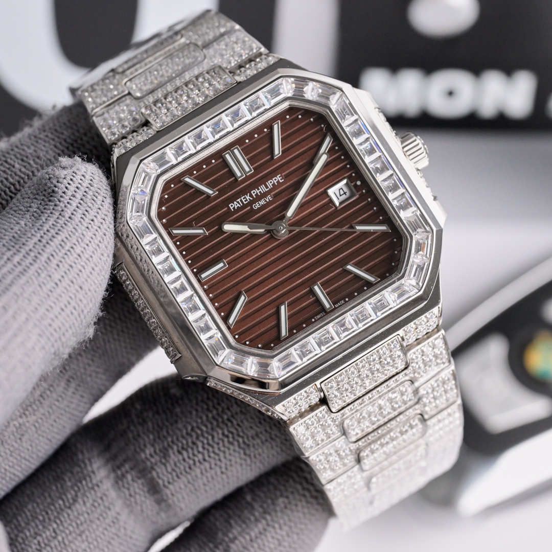 NO:157264,The new model is here, full diamond Patek, unique diamond setting technology Patek Philippe CUBITUS series 5821/1A-001 Explore the perfect combination of luxury and exquisite craftsmanship × The perfect combination of steel and diamonds combines gorgeousness and sportiness very cleverly. The exquisite diamonds are set on the case, reflecting a beautiful light. × The mirror is made of scratch-resistant and bump-resistant sapphire crystal glass. The 3 o'clock position has a calendar window, and it is paired with a classic three-needle design, which will not appear complicated and redundant. × Whether it is appearance or performance, it is meticulous, perfectly controlling the thickness of the watch head. The brand is a world-famous and perfect combination of extraordinary jewelry and stars. This luxurious Patek Philippe watch is unique and charming. It is a sublimation of perfect craftsmanship and a symbol of the identity of a successful person.,, patek philippe19860909新款来了,满钻百达,独特的镶钻技术 百达翡丽 CUBITUS系列 5821/1A-001 探索奢华与精湛工艺的完美结合 ×精钢材质和钻石的完美搭配,把华丽感与运动感结合在一起十分巧妙.一颗颗精美的钻石被镶嵌在表壳上,交相辉映出一种美丽的光芒. ×镜面采用抗刮花,耐磕碰的蓝宝石水晶玻璃.3点位设有日历窗口,搭配经典的大三针设计,不会显得复杂多余. ×无论外观或是性能都是一丝不苟,完美的控制了表头的厚度.全新升级,品牌举世闻名超凡珠宝满天星完美结合,这款豪华百达翡丽腕表独特及富有魅力设计,是展现完美工艺的升华之作,是成功人士身份的象征.,,patek philippe,Watch