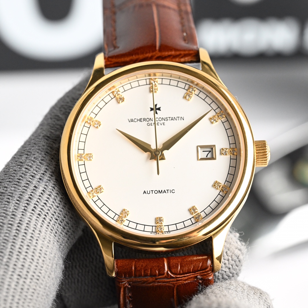 NO:393722,Vacheron Constantin inheritance series watches are on the market!  Simple and elegant, perfect combination, let you feel the elegant and rustic atmosphere!  The movement is equipped with original imported movement, with a frequency of 28,800 times per hour, stable performance and zero rework!  The case is made of 316 stainless steel and sapphire glass mirror!  Paired with an Italian leather strap!  Diameter 40 mm, super waterproof, simple and atmospheric, high-end quality, suitable for all kinds of business occasions, the first choice for gifts!  , vacheron19860909江诗丹顿传承系列腕表火爆上市！简雅大方,完美结合,让你感受优雅绅土气息！机芯搭载原装进口机芯,每小时振频28800次,性能稳定,零返修！表壳 釆用316 精钢,蓝宝石玻璃镜面！搭配意大利真皮表带！直径40 mm,超强防水,简洁大气,高端品质,适合各种商务场合,送礼首选！,,vacheron,Watch