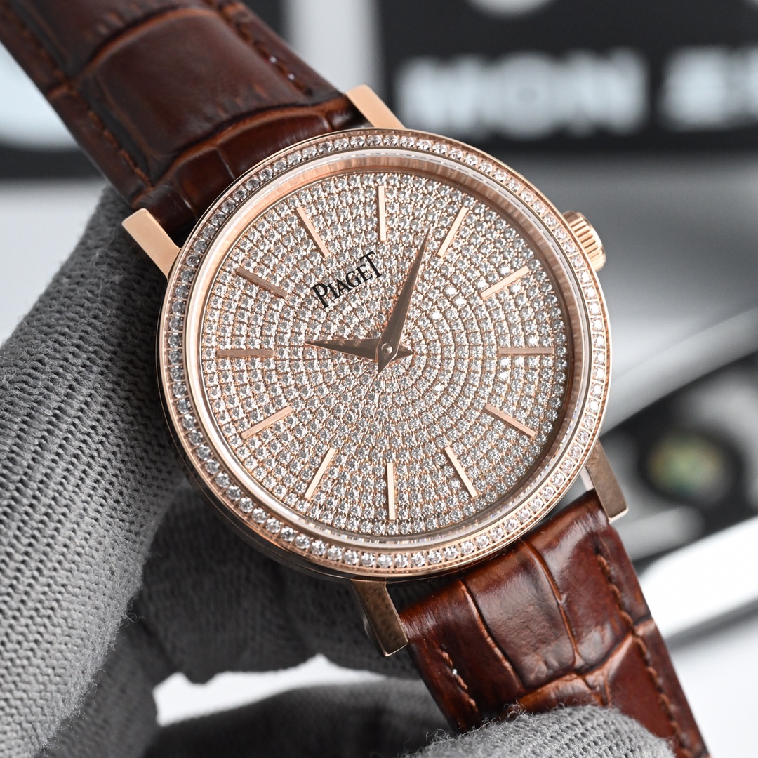 NO:393710,The Altiplano series of star-studded luxury automatic mechanical men's watches. The Count never stops pursuing art. The brand perfectly integrates jewelry with watches. It is precisely thanks to the combination of these two top arts and exquisite skills that the Count has continuously created exquisite watches comparable to gorgeous jewelry. The Altiplano series' consistent simple style design and superb jewelry inlay technology, the tiled scale and Schlossel diamonds perfectly integrate simplicity and luxury, unique and unique!  The watch is equipped with a manual ultra-thin transparent movement, perfect and elegant!  Worth owning!  ,,piaget19860909伯爵Altiplano系列满天星奢华自动机械男士腕表,伯爵从未停止对艺术的追求,品牌完美地将珠宝与腕表相融合,正是得益于这两门顶级艺术和精湛技艺的结合,伯爵不断创造出媲美华丽珠宝的精致腕表.Altiplano系列一贯的简约的风格设计跟高超的珠宝镶嵌工艺结合,条丁刻度与施洛华美钻,将简约跟奢华完美地融合在一起,独具匠心,独树一帜！ 该腕表搭载手动超薄透底机芯 品相完美 典雅！值得拥有！,,piaget,Watch