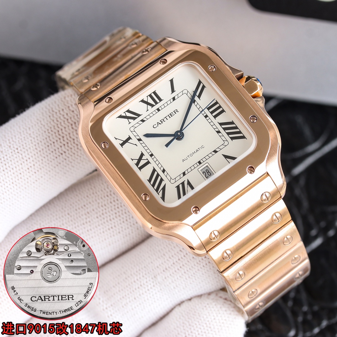 NO:393764,Cartier Sandos watch, a model of mature charm 1. [Size] Cartier Sandos watch, a model of mature charm 1. [Size] 39.8mm*47.5mm 2. [Case] ​​genuine mold opening, equipped with the best imported 316L material case!  Continuing the classic square design, neatly straight lines replace round lines, breaking the tradition of a circular dial. The beaded crown is inlaid with a cabochon blue synthetic spinel. 3. [Dimen] silver-plated matte dial, sunlight ray pattern effect, Roman numeral hour markers 4. [Pointer] Sword-shaped blue steel pointer 5. [Mirror] Sapphire crystal mirror 6. [Movement] Imported movement is modified into 1847 movement 7. [String] with rivets, full quick disassembly chain is unique. There are two ways to wear belts and steel belts. You can change to calfskin straps of different colors according to your preferences. 2. [Case] ​​Authentic mold opening, equipped with the best imported 316L material case!  Continuing the classic square design, neatly straight lines replace round lines, breaking the tradition of a circular dial. The beaded crown is inlaid with a cabochon blue synthetic spinel. 3. [Dial] silver-plated matte dial, sunlight ray pattern effect, Roman numeral hour marker 4. [Pointer] Sword-shaped blue steel pointer 5. [Mirror] Sapphire crystal mirror 6. [Movement] Imported movement is modified into 1847 movement 7. [Watch strap] with rivets, full quick disassembly chain, there are two ways to wear, belt and steel belt, you can change it to different colors of calfskin straps according to your preferences, cartier, cowhide19860909卡地亚山度士腕表,成熟魅力之典范 1、【尺寸】卡地亚山度士腕表,成熟魅力之典范 1、【尺寸】39.8mm*47.5mm 2、【表壳】正品开模,搭载最好的进口316L材质表壳！ 延续经典方形设计,利落直线替代圆润线条,更是打破了圆形表盘的传统.圆珠形表冠,镶嵌一颗凸圆形蓝色合成尖晶石 3、【表盘】镀银磨砂表盘,阳光射线纹饰效果,罗马数字时标 4、【指针】剑形蓝钢指针 5、【镜面】蓝宝石水晶镜面 6、【机芯】进口机芯改1847机芯 7、【表带】搭配铆钉全快拆表链别具一格,有皮带和钢带两种佩戴方式,可以根据喜好换成不同颜色的小牛皮表带 2、【表壳】正品开模,搭载最好的进口316L材质表壳！ 延续经典方形设计,利落直线替代圆润线条,更是打破了圆形表盘的传统.圆珠形表冠,镶嵌一颗凸圆形蓝色合成尖晶石 3、【表盘】镀银磨砂表盘,阳光射线纹饰效果,罗马数字时标 4、【指针】剑形蓝钢指针 5、【镜面】蓝宝石水晶镜面 6、【机芯】进口机芯改1847机芯 7、【表带】搭配铆钉全快拆表链别具一格,有皮带和钢带两种佩戴方式,可以根据喜好换成不同颜色的小牛皮表带,,cartier,cowhide,Watch