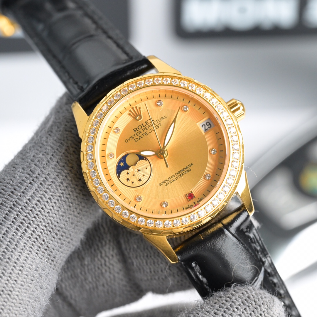 NO:394088,The best female model of the year Rolex new R OLEX Lady Jewelry Series Moon [Moon] [Sun] Series 9-character Sun Moon Star Function, equipped with original imported call8217 Moon Camera Caliber (0 Repair 0 After-sales Service), adopts a high-end mother-of-pearl dial, fashionable women's watch, super luminous and unique 3-character calendar at night, 316L stainless steel case (10mm thickness), high-quality Swarovski crystal diamond on the shell, mirrored 9-grade sapphire crystal scratch-resistant glass, waterproof depth: 50 meters strap ceramic steel belt/Italian selected calfskin, fine polishing, fresh and elegant, generous and decent goddess must have high quality, give your lover, give your best friend, five-star recommendation!  !  , swarovski,rolex,cowhide19860909年度爆款推荐最佳女款 劳力士新款R OLEX 淑女珠宝系列 月[月亮]相[太阳]系列9字位日月星辰功能,搭载原装进口call8217月相机芯(0返修0售后）, 采用高端珍珠贝母表盘时尚女表 夜时超强夜光独特3字位日历 316L精钢表壳（厚度10mm）,壳上采用高品质施华洛世奇水晶钻石,镜面9级蓝宝石水晶防刮玻璃,防水深度:50米表带陶瓷钢带/意大利精选小牛皮,精细打磨,清新优雅,大方得体女神必备款高品质 送爱人 送闺蜜 五星推荐！！,,swarovski,rolex,cowhide,Watch