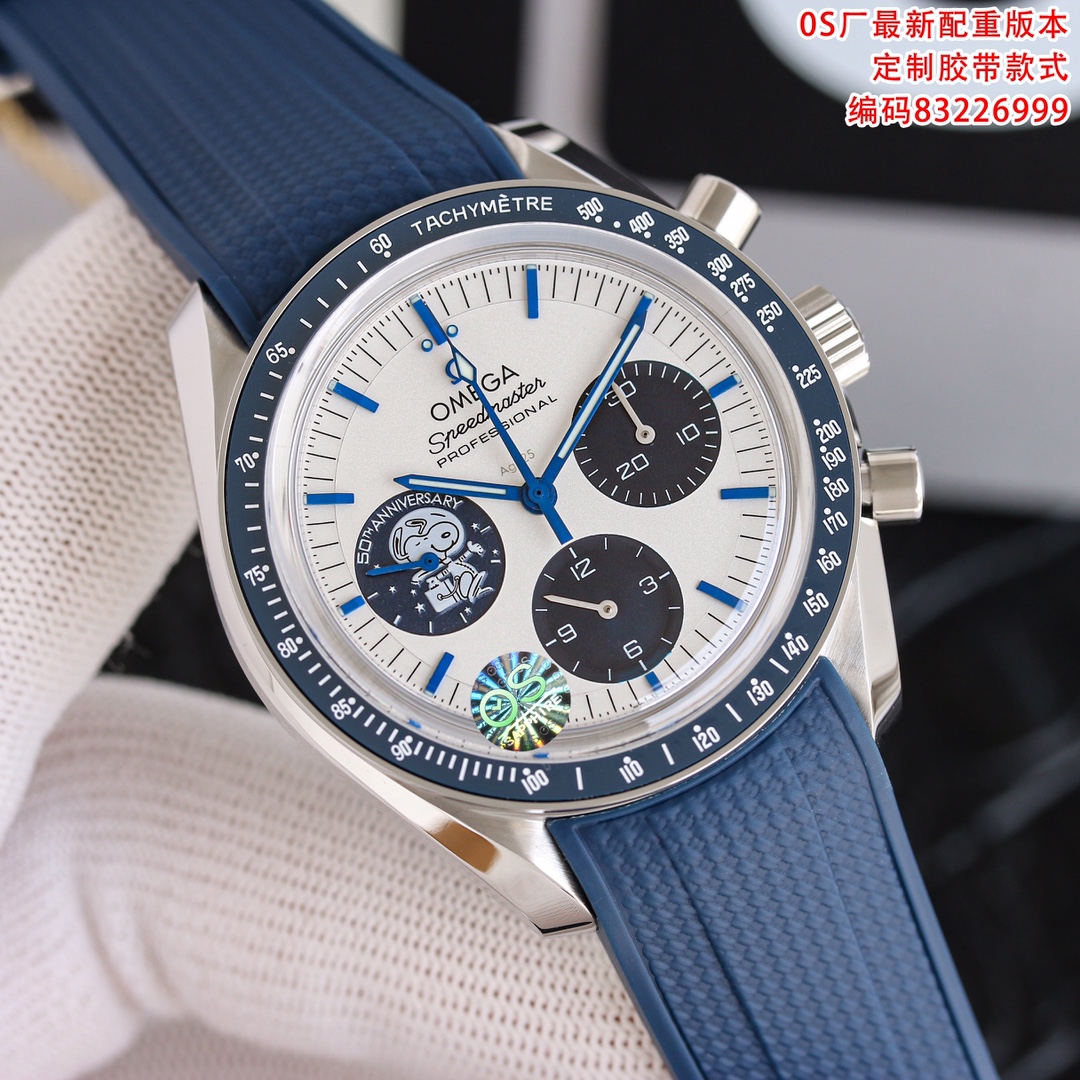 NO:389904,The latest counterweight version of OS!  Original weight, the new OMG Speedmaster 'Snoopy Award' 50th anniversary commemorative watch is domineering [Professional Moon Watch] Customized version of the black warrior style!  Steel belt style, free of charge a pair of original belts, steel belt style, belt style, both, no matter how hard you choose!  High-end and atmospheric style!  [Case] ​​The back of the case adopts NAIAD locking technology to ensure that the engraved text is always in the correct position. The back of the sapphire glass watch is printed with images of the moon and discs on the back [Dial]. The imitation of the Ag sterling silver dial is made of silver-gray electroplating coating, which looks more realistic. The blue dial at 9 o'clock imprinted with the silver badge with the 'Snoopy' pattern made of the blue dial is more unique!  [Glass] With the pot cover, the arc-arched double-sided anti-reflective sapphire crystal mirror [Belt/Steel Belt] With the blue nylon strap/string lining, the 'Apollo' mission navigation track is printed on the 13th mission, and the new three-bead steel strap is more fashionable and comfortable to wear, and the buckle logo is more retro. The case size is 42 mm and the black ceramic bezel. The movement uses a classic manual winding chronograph movement (1863). It is considered complete after playing with the manual chronograph movement!  OS quality, unique craftsmanship, watch 83226999, pure silver19860909OS最新配重版本！原装重量,全新OMG超霸“史努比奖”50周年纪念腕表霸气登场【专业月球表】定制版黑武士款式！钢带款式,赠送原厂皮带一副,钢带款式,皮带款式,两不误,任君选择！高端大气款式！【表壳】表壳背部采用NAIAD锁扣技术,确保雕刻文字始终保持正确的位置,而蓝宝石玻璃表背下印有月球背面影像与圆盘【表盘】 仿造Ag纯银表盘打造饰以银灰色电镀涂层看起来更逼真,9点位置的蓝色表盘压印“史努比”图案的银质徽章更显独特！【玻璃】搭配锅盖弧拱形双面防反光蓝宝石水晶镜面 【皮带/钢带】搭配蓝色尼龙表带/表带衬里印压“阿波罗”13号任务航行轨道,搭配全新三珠钢带更加时髦佩戴更加舒适,表扣logo 更具复古气息.表壳尺寸42毫米搭配黑色陶瓷表圈,机芯采用经典手动上链计时机芯（1863）玩过手动计时机芯才算完整！OS精品 匠心独具,腕表83226999,,pure silver,Watch