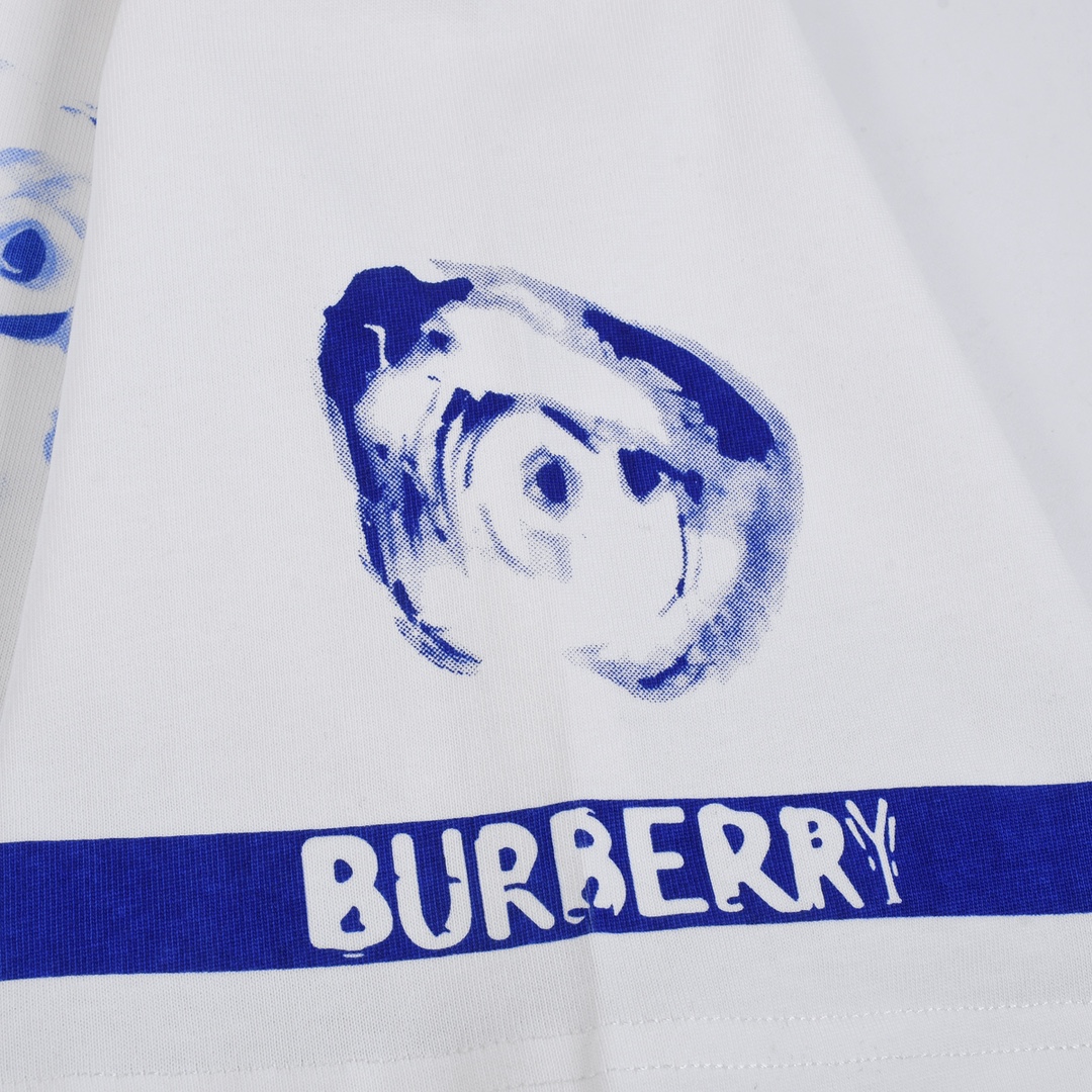 Burberry巴宝莉微标装饰玫瑰图案印花宽松T恤衫