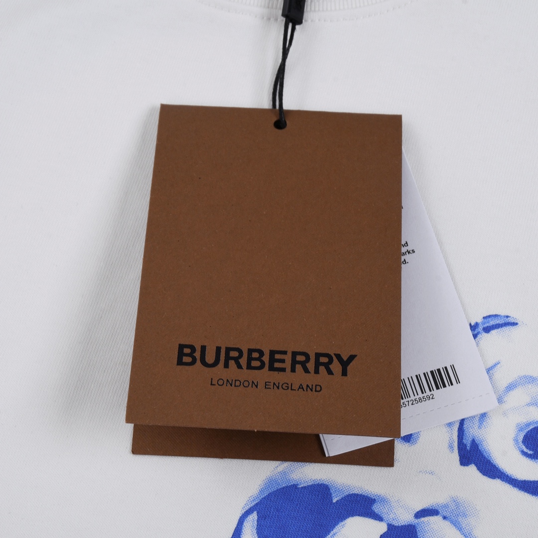 Burberry巴宝莉微标装饰玫瑰图案印花宽松T恤衫