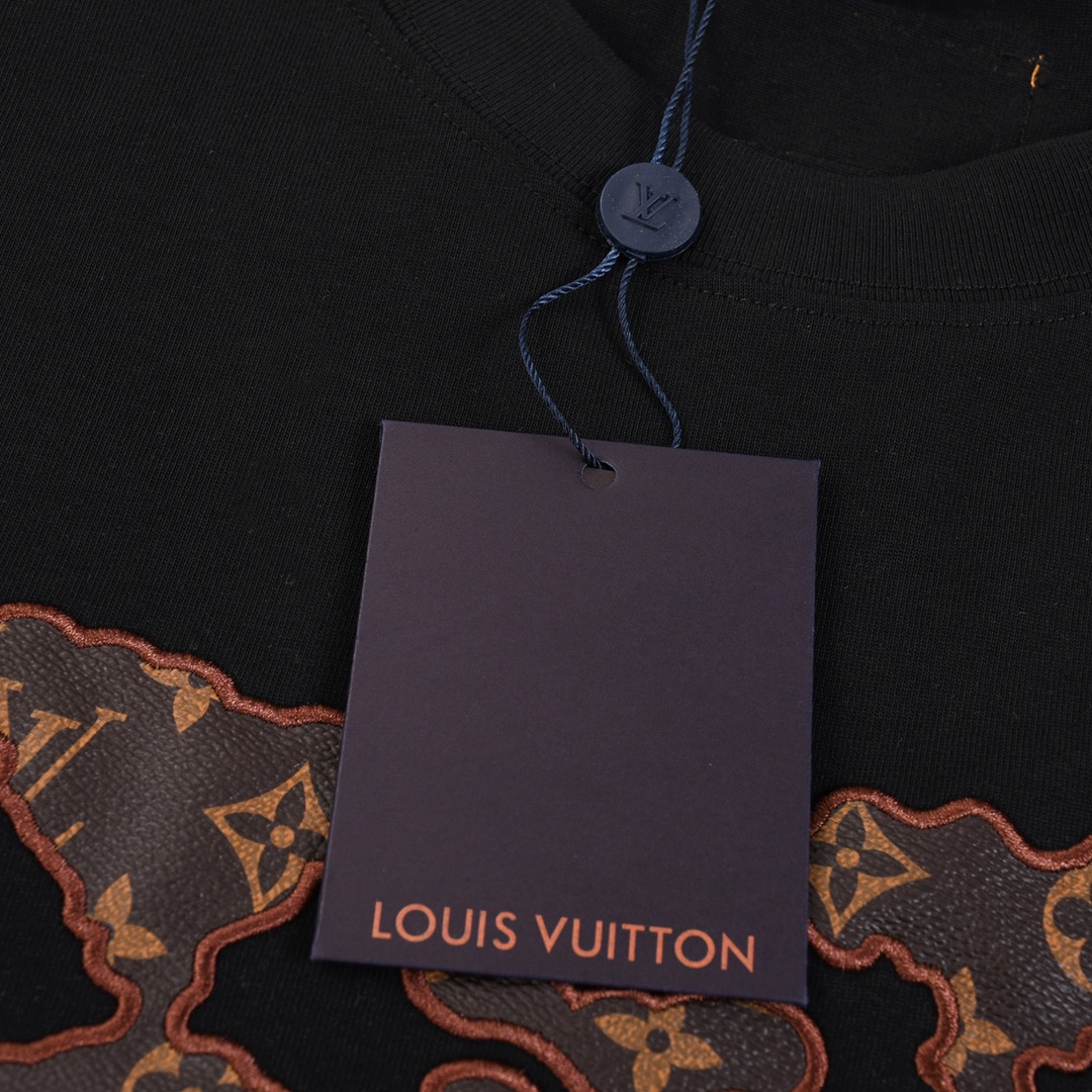 顶级代工品质」 LOUIS VUITTON 路易威登24SS 经典老花皮革刺绣短袖