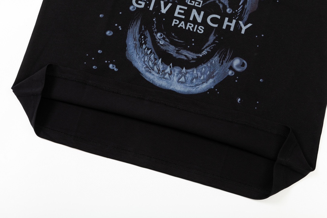 GIVENCHY 纪梵希 立体鲨鱼喷墨印花短袖T恤