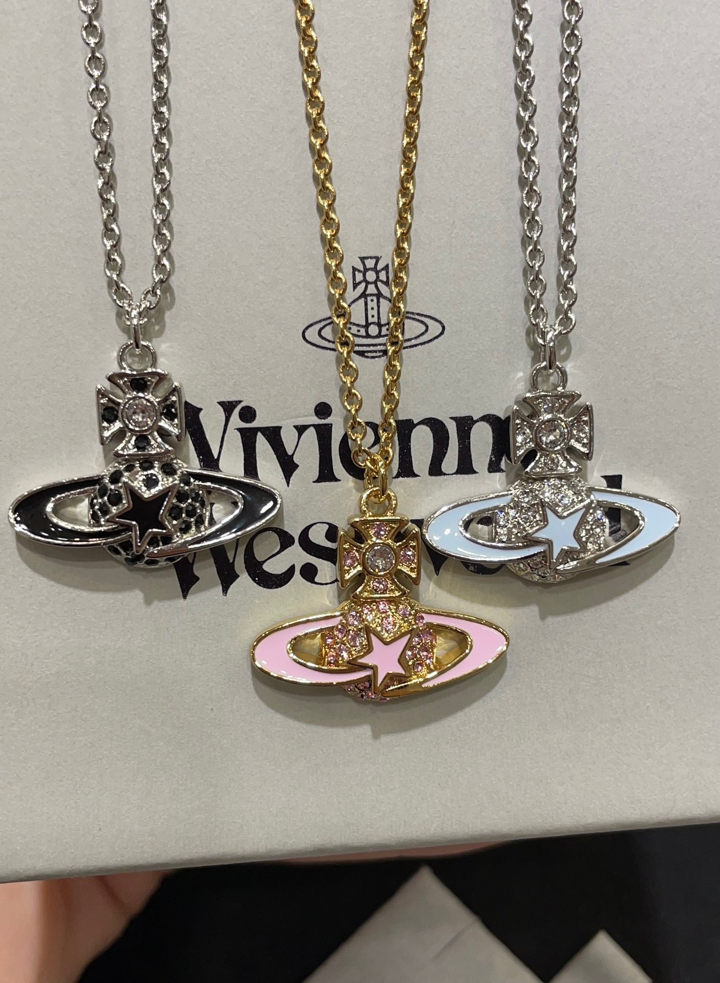 NO:101869,Today's beautiful spot Vivienne Westwood Collection of Queen Mother Westwood, it looks so good to wear it. It's sweet and cool, Queen Mother West19860909今日份美丽现货 VivienneWestwood西太后土星合集 佩戴上身真的超级好看 又甜又酷,西太后,Jewelry