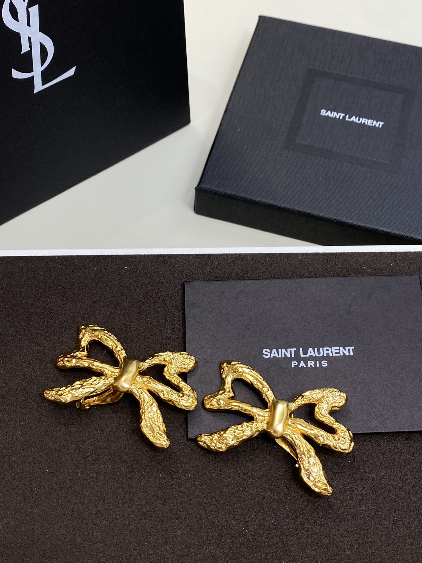 NO:714489,ysl medieval bow ear clips, full of high-end feel, luxury and temperament, high-end fashion, saint laurent, Cartier high-end jewelry19860909ysl中古蝴蝶结耳夹 满屏高级感 奢华又气质 高级时髦,,saint laurent,卡迪亚高端饰品,Jewelry