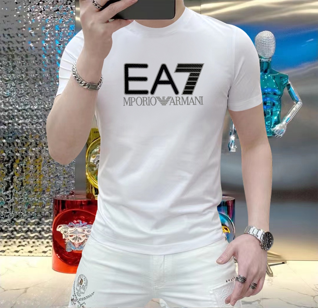 NO:162909,Armani This summer, let your skin feel the ultimate gentleness and comfort!  The brand new men's summer round neck silk cotton short-sleeved T-shirt is now elegantly available!  Selected high-quality silk cotton, soft and breathable, light and fit, allowing you to stay refreshed and comfortable in the hot summer. The classic round neck design is simple but not simple, and can be easily controlled whether it is a daily street or a casual party. A variety of fashionable color choices meet your pursuit of personality and make every day full of freshness. Size M-5XL,,armani,T-shirt,tees,t-shirt,alexander wang19860909阿玛尼 这个夏天,让肌肤感受极致的温柔与舒适！ 全新男士夏季圆领蚕丝棉短袖T恤,现已优雅登场！ 精选优质蚕丝棉,柔软透气,轻盈贴合,让你在炎炎夏日也能保持清爽自在. 经典圆领设计,简约而不简单,无论是日常出街还是休闲聚会,都能轻松驾驭. 多种时尚色彩选择,满足你对个性的追求,让每一天都充满新鲜感. 尺码 M-5XL,,armani,T-shirt,tees，t-shirt,alexander wang,Men's clothing