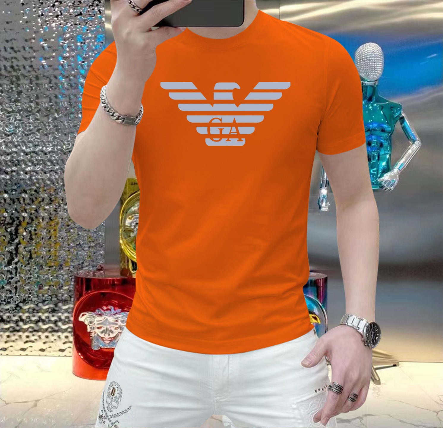 NO:161345,Armani 2025 Spring and Summer New Products Top Showcase Internet Celebrity Customization Spring and Summer Original Fashionable Casual Short-Sleeve T-Shirts. 25ss Spring and Summer Fashion Internet Celebrities must-have items, selected imported quick-drying jade silk fabrics, excellent comfort and breathability, and excellent soft, wrinkle-resistant elasticity and drooping. Whether it is single or inner wear, it is very handsome, matching men's practical dressing habits, exquisite logo emphasizes craftsmanship design, pursues luxury, noble and elegant style, and creates extraordinary men's taste. The first choice for urban fashion men. Size M-5XL can be worn at a maximum of 220 catties, armani, T-shirt,tees, t-shirt,alexander wang19860909阿玛尼 2025春夏新品爆款 顶级走秀网红款定制 春夏原单时尚休闲短袖T恤.25ss春夏潮人网红必备单品,精选进口速干玉蚕丝面料,舒适性与透气性兼优,柔软抗皱弹性和垂性极佳,无论是单穿还是内搭都是帅气十足,吻合了男性实用穿衣习惯,精致logo重工艺设计,追求奢华高贵优雅风范,打造不凡男士品味,都市时尚男尤首选.尺码M-5XL 最大可穿220斤,,armani,T-shirt,tees，t-shirt,alexander wang,Men's clothing