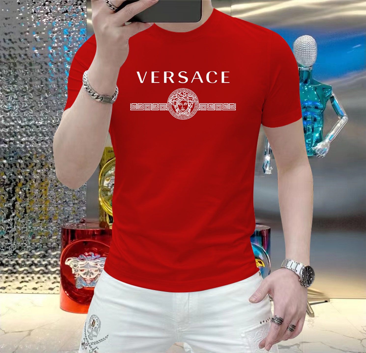NO:120529,Versace This summer, let your skin feel the ultimate gentleness and comfort!  The brand new men's summer round neck silk cotton short-sleeved T-shirt is now elegantly available!  Selected high-quality silk cotton, soft and breathable, light and fit, allowing you to stay refreshed and comfortable in the hot summer. The classic round neck design is simple but not simple, and can be easily controlled whether it is a daily street or a casual party. A variety of fashionable color choices meet your pursuit of personality and make every day full of freshness. Size M-5XL, versace, T-shirt,tees, t-shirt,alexander wang19860909范思哲 这个夏天,让肌肤感受极致的温柔与舒适！ 全新男士夏季圆领蚕丝棉短袖T恤,现已优雅登场！ 精选优质蚕丝棉,柔软透气,轻盈贴合,让你在炎炎夏日也能保持清爽自在. 经典圆领设计,简约而不简单,无论是日常出街还是休闲聚会,都能轻松驾驭. 多种时尚色彩选择,满足你对个性的追求,让每一天都充满新鲜感. 尺码 M-5XL,,versace,T-shirt,tees，t-shirt,alexander wang,Men's clothing
