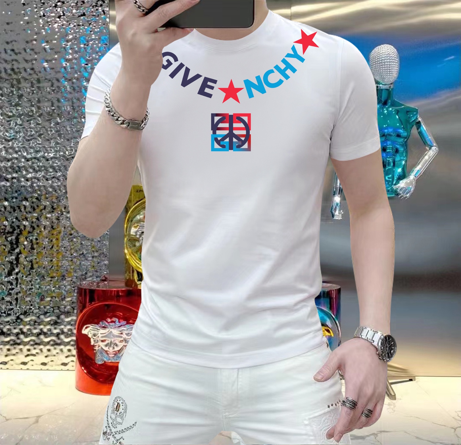 NO:160046,Givenchy This summer, let your skin feel the ultimate gentleness and comfort!  The brand new men's summer round neck silk cotton short-sleeved T-shirt is now elegantly available!  Selected high-quality silk cotton, soft and breathable, light fit, allowing you to stay refreshed and comfortable in the hot summer. The classic round neck design is simple but not simple, and can be easily controlled whether it is a daily street or a casual party. A variety of fashionable color choices meet your pursuit of personality and make every day full of freshness. Size M-5XL, given, T-shirt,tees, t-shirt,alexander wang19860909纪梵希 这个夏天,让肌肤感受极致的温柔与舒适！ 全新男士夏季圆领蚕丝棉短袖T恤,现已优雅登场！ 精选优质蚕丝棉,柔软透气,轻盈贴合,让你在炎炎夏日也能保持清爽自在. 经典圆领设计,简约而不简单,无论是日常出街还是休闲聚会,都能轻松驾驭. 多种时尚色彩选择,满足你对个性的追求,让每一天都充满新鲜感. 尺码 M-5XL,,givenchy,T-shirt,tees，t-shirt,alexander wang,Men's clothing