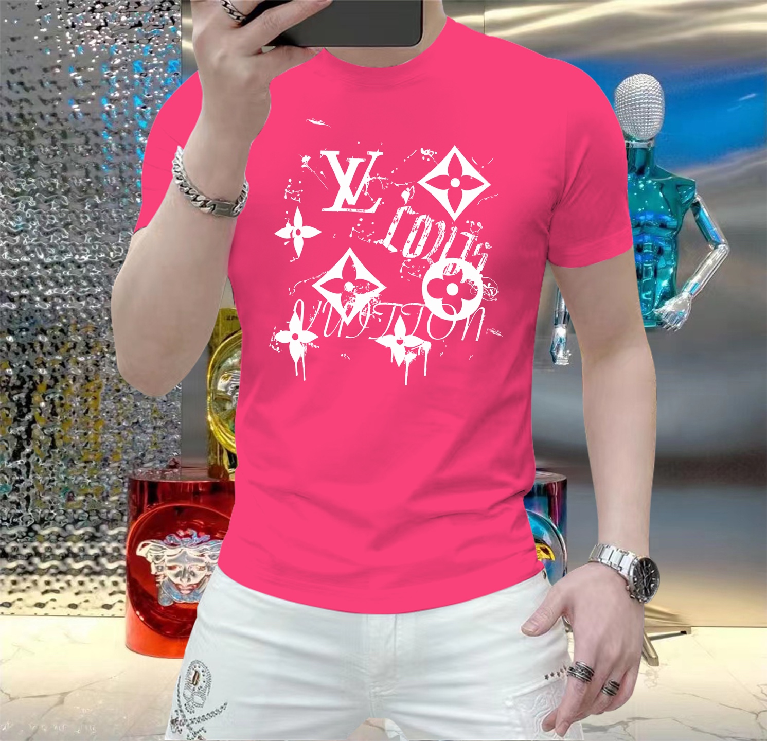 NO:161346,LV This summer, let your skin feel the ultimate gentleness and comfort!  The brand new men's summer round neck silk cotton short-sleeved T-shirt is now elegantly available!  Selected high-quality silk cotton, soft and breathable, light fit, allowing you to stay refreshed and comfortable in the hot summer. The classic round neck design is simple but not simple, and can be easily controlled whether it is a daily street or a casual party. A variety of fashionable color choices meet your pursuit of personality and make every day full of freshness. Size M-5XL,,louis vuitton,T-shirt,tees,t-shirt,alexander wang19860909LV 这个夏天,让肌肤感受极致的温柔与舒适！ 全新男士夏季圆领蚕丝棉短袖T恤,现已优雅登场！ 精选优质蚕丝棉,柔软透气,轻盈贴合,让你在炎炎夏日也能保持清爽自在. 经典圆领设计,简约而不简单,无论是日常出街还是休闲聚会,都能轻松驾驭. 多种时尚色彩选择,满足你对个性的追求,让每一天都充满新鲜感. 尺码 M-5XL,,louis vuitton,T-shirt,tees，t-shirt,alexander wang,Men's clothing