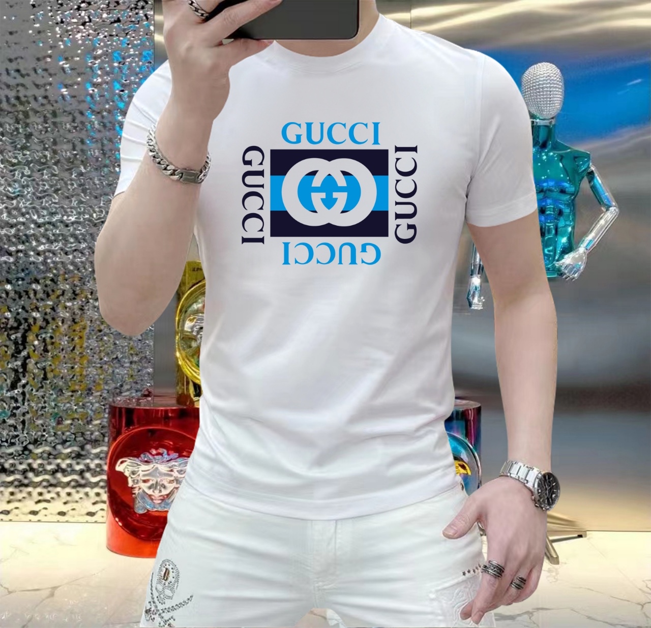 NO:471629,Guqi 2025 Spring and Summer New Products Top Showcase Internet Celebrity Customization Spring and Summer Original Fashionable Casual Short-Sleeve T-Shirts. 25ss Spring and Summer Fashion Internet Celebrities must-have items, selected imported quick-drying jade silk fabrics, excellent comfort and breathability, and excellent soft and wrinkle resistance and drooping. Whether it is single or inner wear, they are very handsome, matching men's practical dressing habits, exquisite logo emphasizes craftsmanship design, pursues luxury, noble and elegant style, and creates extraordinary men's taste. The first choice for urban fashion men. Size M-5XL can wear up to 220 catties, T-shirt, tees, t-shirt, alexander wang19860909古奇 2025春夏新品爆款 顶级走秀网红款定制 春夏原单时尚休闲短袖T恤.25ss春夏潮人网红必备单品,精选进口速干玉蚕丝面料,舒适性与透气性兼优,柔软抗皱弹性和垂性极佳,无论是单穿还是内搭都是帅气十足,吻合了男性实用穿衣习惯,精致logo重工艺设计,追求奢华高贵优雅风范,打造不凡男士品味,都市时尚男尤首选.尺码M-5XL 最大可穿220斤,,T-shirt,tees，t-shirt,alexander wang,Men's clothing