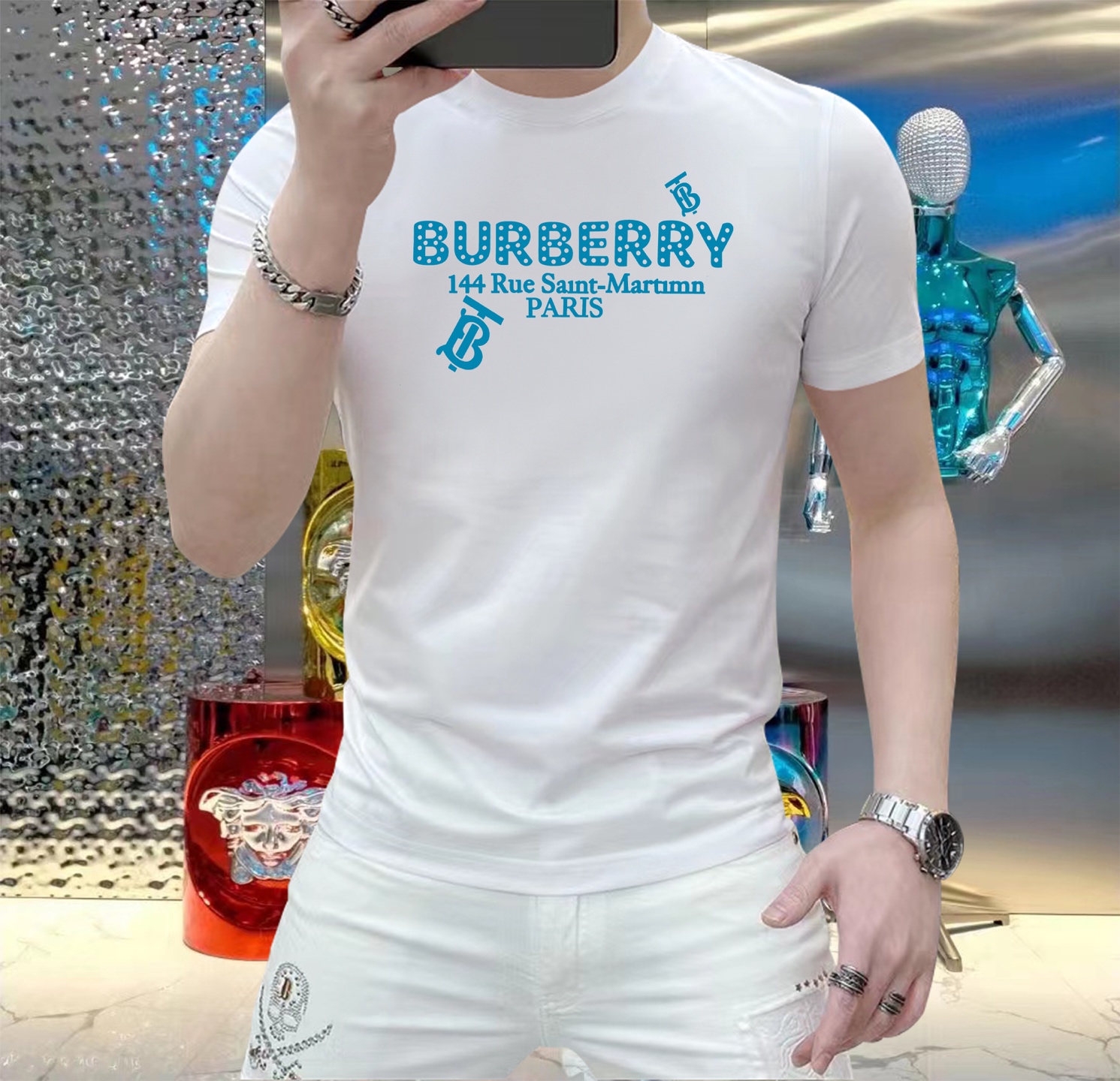 NO:483248,Guqi 2025 Spring and Summer New Products Top Showcase Internet Celebrity Customization Spring and Summer Original Fashionable Casual Short-Sleeve T-Shirts. 25ss Spring and Summer Fashion Internet Celebrities must-have items, selected imported quick-drying jade silk fabrics, excellent comfort and breathability, and excellent soft and wrinkle resistance and drooping. Whether it is single or inner wear, they are very handsome, matching men's practical dressing habits, exquisite logo emphasizes craftsmanship design, pursues luxury, noble and elegant style, and creates extraordinary men's taste. The first choice for urban fashion men. Size M-5XL can wear up to 220 catties, T-shirt, tees, t-shirt, alexander wang19860909古奇 2025春夏新品爆款 顶级走秀网红款定制 春夏原单时尚休闲短袖T恤.25ss春夏潮人网红必备单品,精选进口速干玉蚕丝面料,舒适性与透气性兼优,柔软抗皱弹性和垂性极佳,无论是单穿还是内搭都是帅气十足,吻合了男性实用穿衣习惯,精致logo重工艺设计,追求奢华高贵优雅风范,打造不凡男士品味,都市时尚男尤首选.尺码M-5XL 最大可穿220斤,,T-shirt,tees，t-shirt,alexander wang,Men's clothing