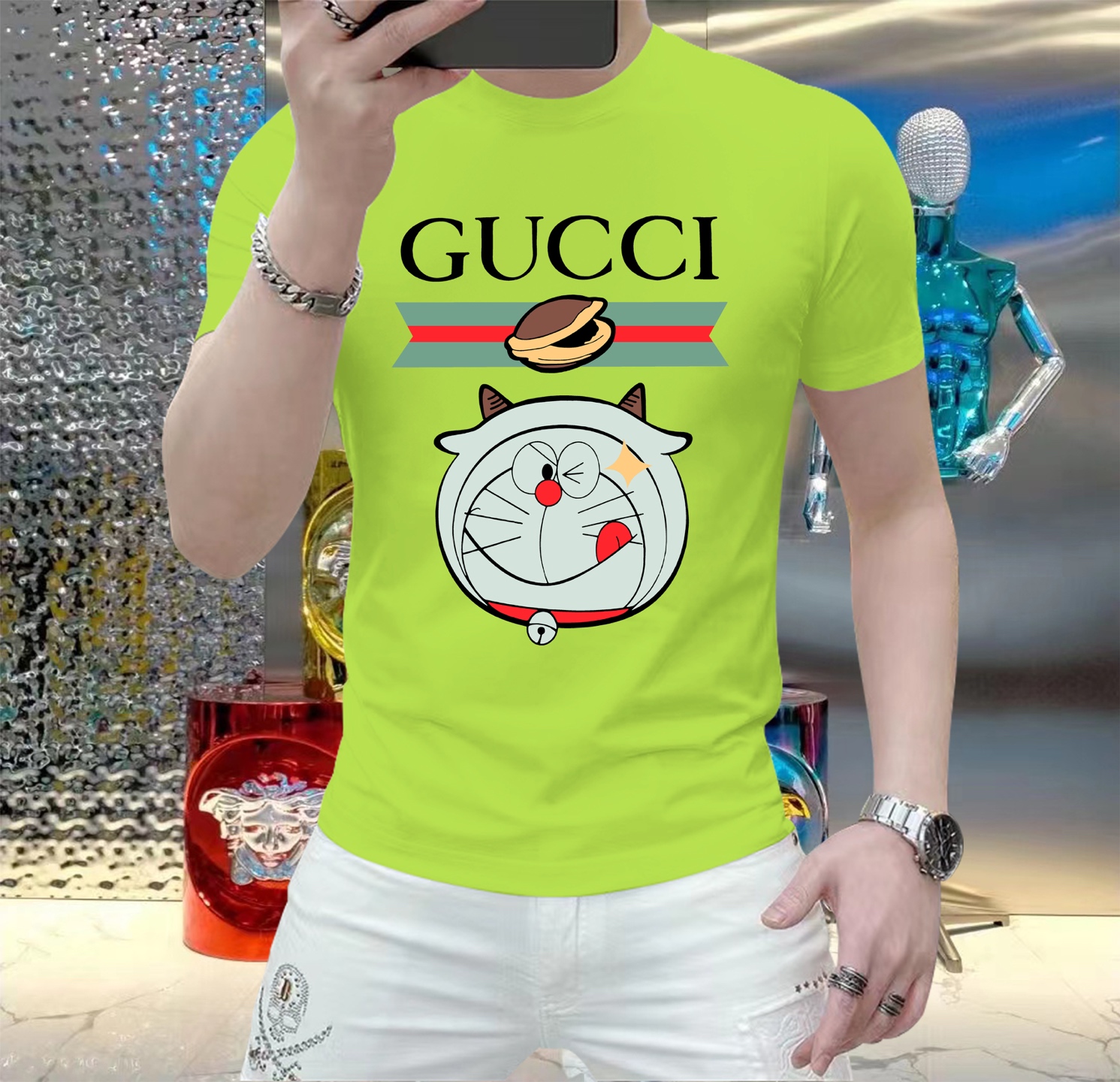 NO:483240,Guqi 2025 Spring and Summer New Products Top Showcase Internet Celebrity Customization Spring and Summer Original Fashionable Casual Short-Sleeve T-Shirts. 25ss Spring and Summer Fashion Internet Celebrities must-have items, selected imported quick-drying jade silk fabrics, excellent comfort and breathability, and excellent soft and wrinkle resistance and drooping. Whether it is single or inner wear, they are very handsome, matching men's practical dressing habits, exquisite logo emphasizes craftsmanship design, pursues luxury, noble and elegant style, and creates extraordinary men's taste. The first choice for urban fashion men. Size M-5XL can wear up to 220 catties, T-shirt, tees, t-shirt, alexander wang19860909古奇 2025春夏新品爆款 顶级走秀网红款定制 春夏原单时尚休闲短袖T恤.25ss春夏潮人网红必备单品,精选进口速干玉蚕丝面料,舒适性与透气性兼优,柔软抗皱弹性和垂性极佳,无论是单穿还是内搭都是帅气十足,吻合了男性实用穿衣习惯,精致logo重工艺设计,追求奢华高贵优雅风范,打造不凡男士品味,都市时尚男尤首选.尺码M-5XL 最大可穿220斤,,T-shirt,tees，t-shirt,alexander wang,Men's clothing