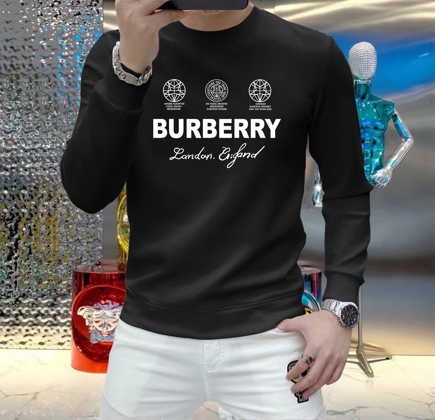 NO:525270,Burberry, new European counters for autumn and winter, top-quality original single fashion casual long-sleeved T-shirts and sweatshirts. Customized by fashion internet celebrities in early autumn, selected imported high-density silk cotton fabrics, exquisite original logos, excellent comfort and breathability, soft, wrinkle-resistant elasticity and drooping. Whether worn alone or in the inner wear, they are very handsome, which conforms to the practical dressing habits of men, pursues luxury, noble and elegant style, and creates extraordinary men's taste. The first choice for urban fashion men. Size M~5XL (can be worn 110~215 catties), burberry, hoodie, sweatshirts, tees, t-shirt, alexander wang19860909巴宝莉 秋冬欧洲专柜新款 顶级原单时尚休闲长袖T恤卫衣.早秋时尚网红潮人定制,精选进口高密度蚕丝棉面料,精致原版logo打造,舒适性与透气性兼优,柔软抗皱弹性和垂性极佳,无论是单穿或是内搭都是帅气十足,吻合了男性实用穿衣习惯,追求奢华高贵优雅风范,打造不凡男士品味,都市时尚男士首选.尺码M~5XL(可穿110～215斤）,,burberry,hoodie,sweatshirts,tees，t-shirt,alexander wang,Men's clothing