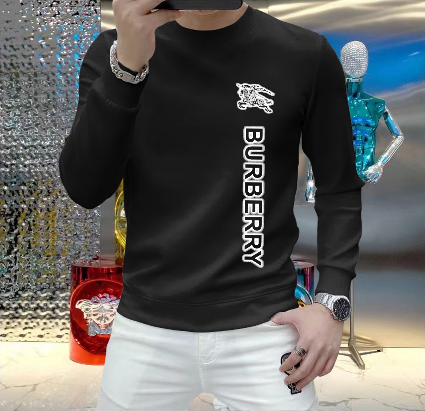 NO:525271,Burberry, new European counters for autumn and winter, top-quality original single fashion casual long-sleeved T-shirts and sweatshirts. Customized by fashion internet celebrities in early autumn, selected imported high-density silk cotton fabrics, exquisite original logos, excellent comfort and breathability, soft, wrinkle-resistant elasticity and drooping. Whether worn alone or in the inner wear, they are very handsome, which conforms to the practical dressing habits of men, pursues luxury, noble and elegant style, and creates extraordinary men's taste. The first choice for urban fashion men. Size M~5XL (can be worn 110~215 catties), burberry, hoodie, sweatshirts, tees, t-shirt, alexander wang19860909巴宝莉 秋冬欧洲专柜新款 顶级原单时尚休闲长袖T恤卫衣.早秋时尚网红潮人定制,精选进口高密度蚕丝棉面料,精致原版logo打造,舒适性与透气性兼优,柔软抗皱弹性和垂性极佳,无论是单穿或是内搭都是帅气十足,吻合了男性实用穿衣习惯,追求奢华高贵优雅风范,打造不凡男士品味,都市时尚男士首选.尺码M~5XL(可穿110～215斤）,,burberry,hoodie,sweatshirts,tees，t-shirt,alexander wang,Men's clothing