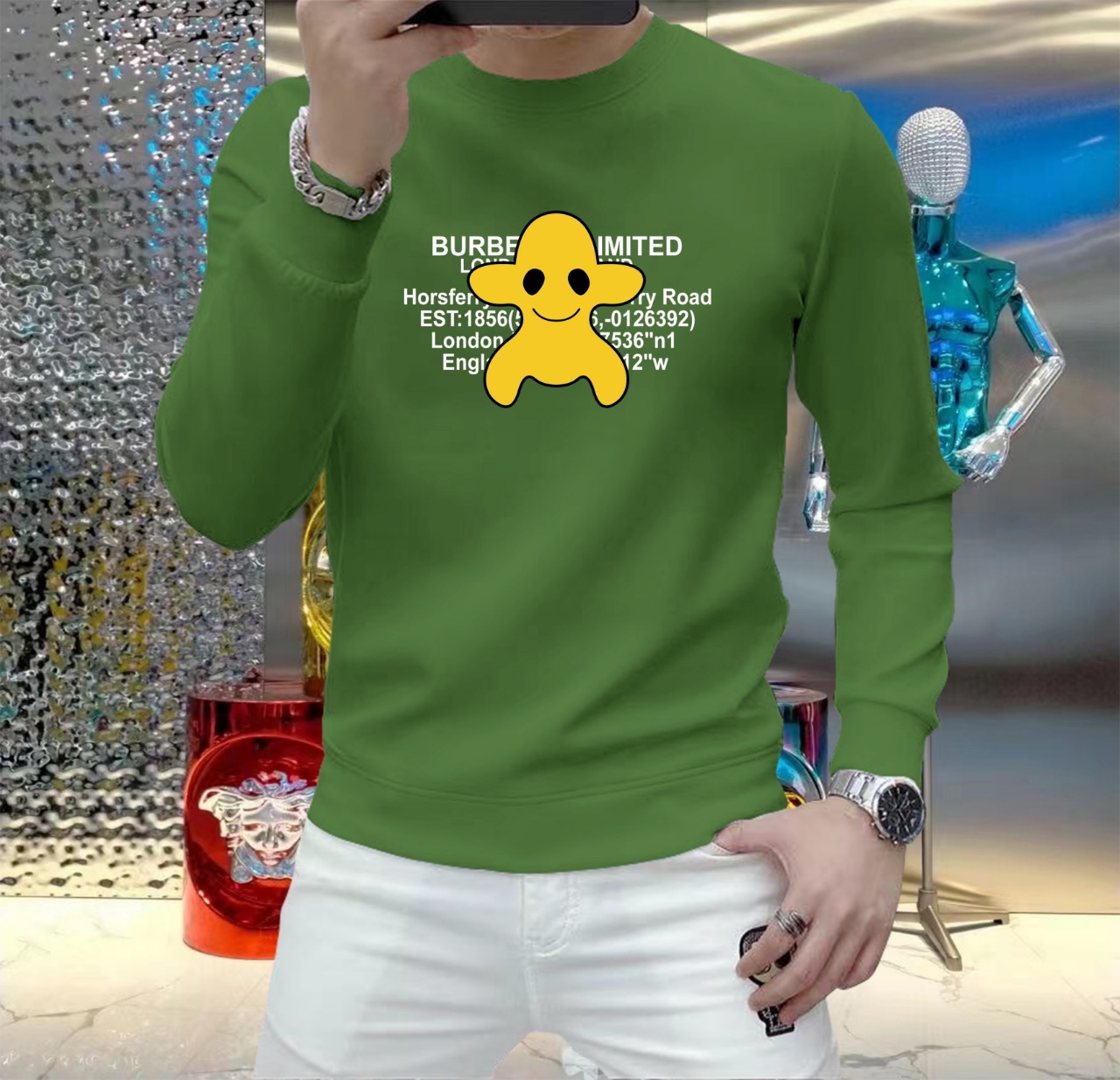 NO:530655,Burberry 2025 Autumn and Winter European Counter New Style Top Original Single Fashionable Casual Long-Sleeved T-Shirt Sweatshirts. Customized by fashion trendy internet celebrities in early autumn, selected imported high-density silk cotton fabrics, exquisite original logos, excellent comfort and breathability, and excellent soft, wrinkle-resistant elasticity and drooping. Whether worn alone or in the inner wear, they are very handsome, which conforms to the practical dressing habits of men, pursues luxury, noble and elegant style, and creates extraordinary men's taste. The first choice for urban fashion men. Size M~5XL (can be worn 110~215 catties), burberry, hoodie, sweatshirts, tees, t-shirt, alexander wang19860909巴宝莉 2025秋冬欧洲专柜新款 顶级原单时尚休闲长袖T恤卫衣.早秋时尚网红潮人定制,精选进口高密度蚕丝棉面料,精致原版logo打造,舒适性与透气性兼优,柔软抗皱弹性和垂性极佳,无论是单穿或是内搭都是帅气十足,吻合了男性实用穿衣习惯,追求奢华高贵优雅风范,打造不凡男士品味,都市时尚男士首选.尺码M~5XL(可穿110～215斤）,,burberry,hoodie,sweatshirts,tees，t-shirt,alexander wang,Men's clothing