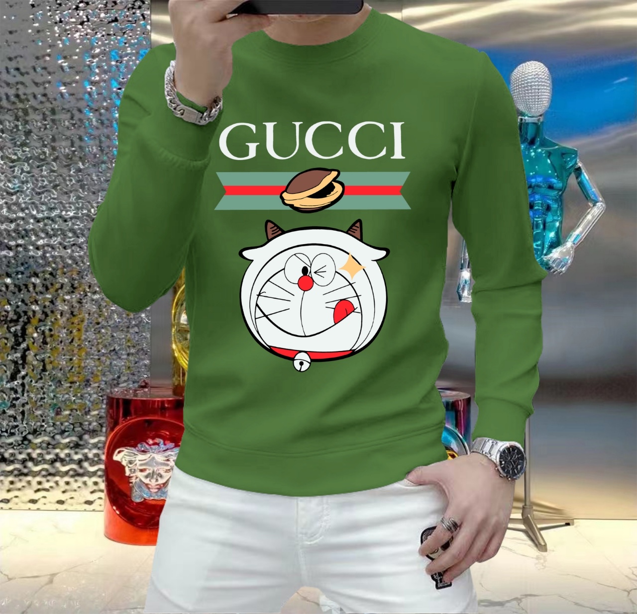 NO:599321,Gucci 2025 autumn and winter European counter new styles  Top-quality original fashion casual long-sleeved T-shirt sweatshirt. Customized by early autumn fashion internet celebrities. Made with imported high-density silk cotton fabrics and exquisite original logo. It has excellent comfort and breathability. It is soft, anti-wrinkle, elastic and has excellent drape. Whether worn alone or layered, it is handsome and in line with the practicality of men.  Dressing habits, pursuing luxury, noble and elegant style, creating extraordinary men's taste, the first choice for urban fashion men. Sizes M~5XL (can wear 110~215 pounds), hoodie, sweatshirts, tees, t-shirt, alexander  wang19860909古奇 2025秋冬欧洲专柜新款 顶级原单时尚休闲长袖T恤卫衣.早秋时尚网红潮人定制,精选进口高密度蚕丝棉面料,精致原版logo打造,舒适性与透气性兼优,柔软抗皱弹性和垂性极佳,无论是单穿或是内搭都是帅气十足,吻合了男性实用穿衣习惯,追求奢华高贵优雅风范,打造不凡男士品味,都市时尚男士首选.尺码M~5XL(可穿110～215斤）,,hoodie,sweatshirts,tees，t-shirt,alexander wang,Men's clothing