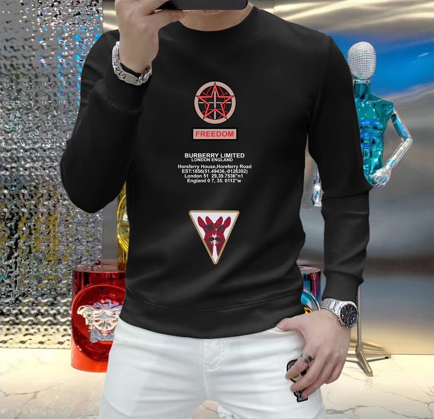 NO:527544,Burberry, new European counters for autumn and winter, top-quality original single fashion casual long-sleeved T-shirts and sweatshirts. Customized by fashion trendy internet celebrities in early autumn, selected imported high-density silk cotton fabrics, exquisite original logos, excellent comfort and breathability, soft, wrinkle-resistant elasticity and drooping. Whether worn alone or in the inner wear, they are very handsome, which conforms to the practical dressing habits of men, pursues luxury, noble and elegant style, and creates extraordinary men's taste. The first choice for urban fashion men. Size M~5XL (can be worn 110~215 catties), burberry, hoodie, sweatshirts, tees, t-shirt, alexander wang19860909巴宝莉 秋冬欧洲专柜新款 顶级原单时尚休闲长袖T恤卫衣.早秋时尚网红潮人定制,精选进口高密度蚕丝棉面料,精致原版logo打造,舒适性与透气性兼优,柔软抗皱弹性和垂性极佳,无论是单穿或是内搭都是帅气十足,吻合了男性实用穿衣习惯,追求奢华高贵优雅风范,打造不凡男士品味,都市时尚男士首选.尺码M~5XL(可穿110～215斤）,,burberry,hoodie,sweatshirts,tees，t-shirt,alexander wang,Men's clothing