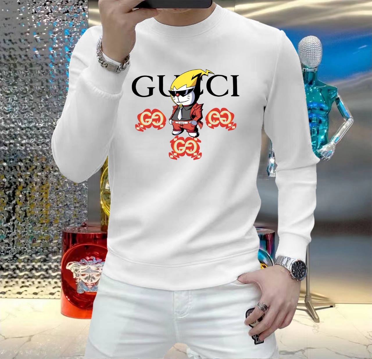 NO:527538,Guqi, new European counters for autumn and winter, top-quality original single fashion casual long-sleeved T-shirts and sweatshirts. Customized by fashion internet celebrities in early autumn, selected imported high-density silk cotton fabrics, exquisite original logos, excellent comfort and breathability, excellent soft, wrinkle-resistant elasticity and drooping. Whether worn alone or in the inner wear, they are very handsome, which conforms to the practical dressing habits of men, pursues luxury, noble and elegant style, and creates extraordinary men's taste. The first choice for urban fashion men. Size M~5XL (can be worn 110~215 catties), hoodie, sweatshirts, tees, t-shirt, alexander wang19860909古奇 秋冬欧洲专柜新款 顶级原单时尚休闲长袖T恤卫衣.早秋时尚网红潮人定制,精选进口高密度蚕丝棉面料,精致原版logo打造,舒适性与透气性兼优,柔软抗皱弹性和垂性极佳,无论是单穿或是内搭都是帅气十足,吻合了男性实用穿衣习惯,追求奢华高贵优雅风范,打造不凡男士品味,都市时尚男士首选.尺码M~5XL(可穿110～215斤）,,hoodie,sweatshirts,tees，t-shirt,alexander wang,Men's clothing