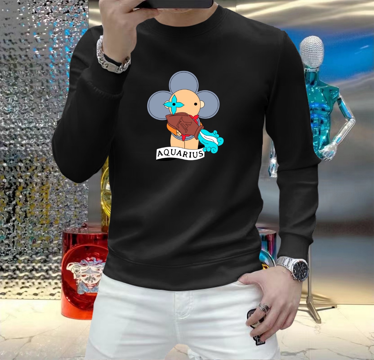 NO:527536,LV Autumn and Winter European Counter New Style Top Original Single Fashionable Casual Long Sleeve T-Shirts and Sweatshirts. Early autumn fashion internet celebrity fashion customization, selected imported high-density silk cotton fabrics, exquisite original logo creation, excellent comfort and breathability, excellent soft and wrinkle resistance and sagging. Whether it is single or inner wear, it is very handsome, which conforms to the practical dressing habits of men, pursues luxury, noble and elegant style, creates extraordinary men's taste, the first choice for urban fashion men. Size M~5XL (can be worn 110~215 catties), louis vuitton, hoodie, sweatshirts, tees, t-shirt, alexander wang19860909LV 秋冬欧洲专柜新款 顶级原单时尚休闲长袖T恤卫衣.早秋时尚网红潮人定制,精选进口高密度蚕丝棉面料,精致原版logo打造,舒适性与透气性兼优,柔软抗皱弹性和垂性极佳,无论是单穿或是内搭都是帅气十足,吻合了男性实用穿衣习惯,追求奢华高贵优雅风范,打造不凡男士品味,都市时尚男士首选.尺码M~5XL(可穿110～215斤）,,louis vuitton,hoodie,sweatshirts,tees，t-shirt,alexander wang,Men's clothing