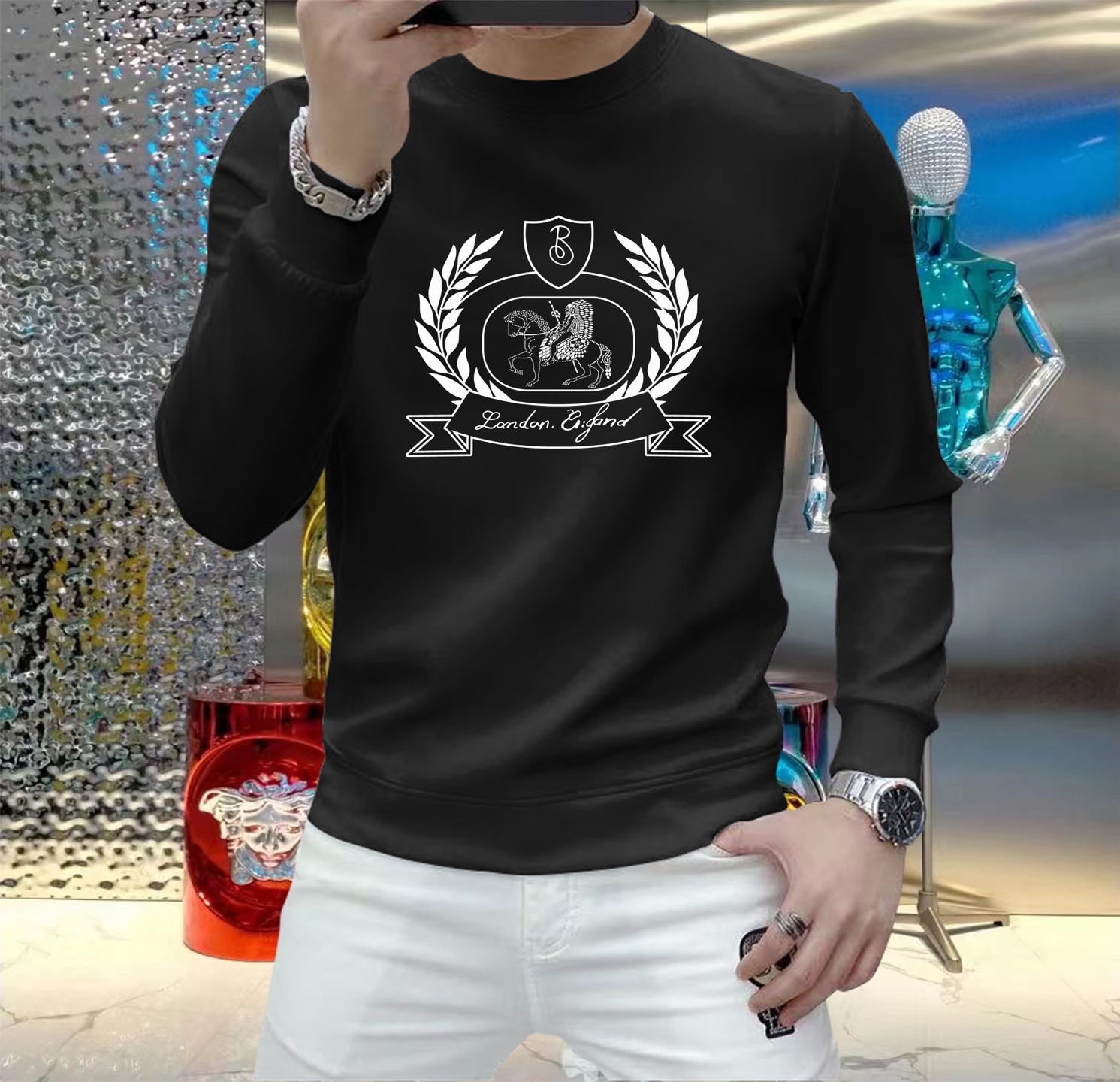 NO:526419,Burberry 2025 Autumn and Winter European Counter New Style Top Original Single Fashionable Casual Long-Sleeved T-Shirt Sweatshirts. Customized by fashion trendy internet celebrities in early autumn, selected imported high-density silk cotton fabrics, exquisite original logos, excellent comfort and breathability, and excellent soft, wrinkle-resistant elasticity and drooping. Whether worn alone or in the inner wear, they are very handsome, which conforms to the practical dressing habits of men, pursues luxury, noble and elegant style, and creates extraordinary men's taste. The first choice for urban fashion men. Size M~5XL (can be worn 110~215 catties), burberry, hoodie, sweatshirts, tees, t-shirt, alexander wang19860909巴宝莉 2025秋冬欧洲专柜新款 顶级原单时尚休闲长袖T恤卫衣.早秋时尚网红潮人定制,精选进口高密度蚕丝棉面料,精致原版logo打造,舒适性与透气性兼优,柔软抗皱弹性和垂性极佳,无论是单穿或是内搭都是帅气十足,吻合了男性实用穿衣习惯,追求奢华高贵优雅风范,打造不凡男士品味,都市时尚男士首选.尺码M~5XL(可穿110～215斤）,,burberry,hoodie,sweatshirts,tees，t-shirt,alexander wang,Men's clothing